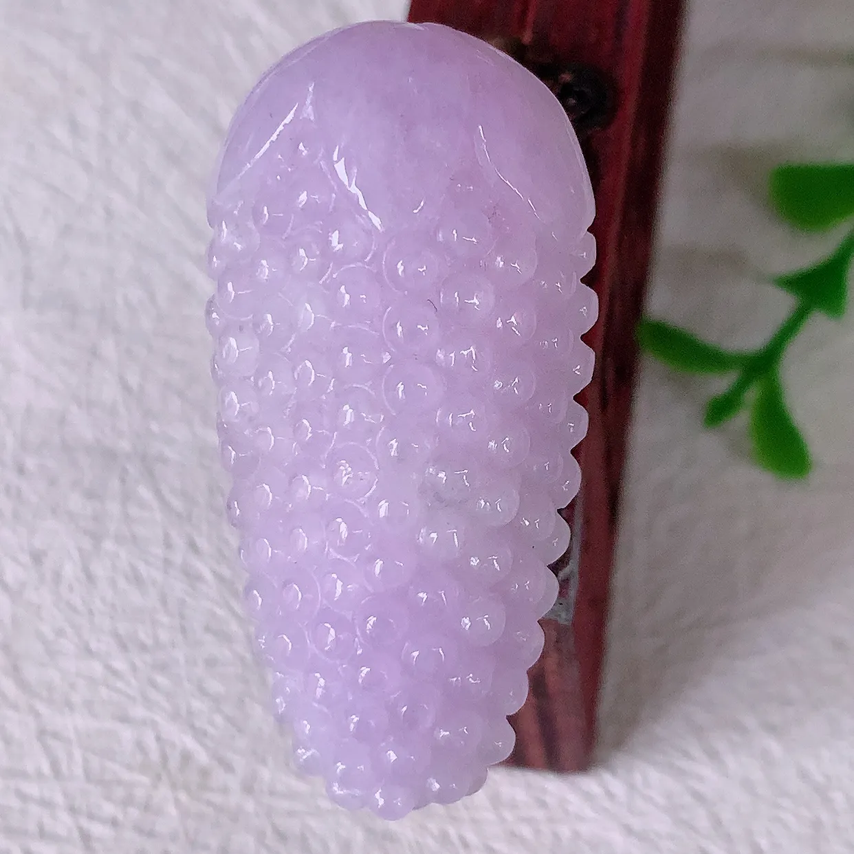 自然光实拍，多子多福葡萄紫罗兰翡翠吊坠，种老水足，雕工精湛 ，寓意美好，佩戴时尚出众！#57.17