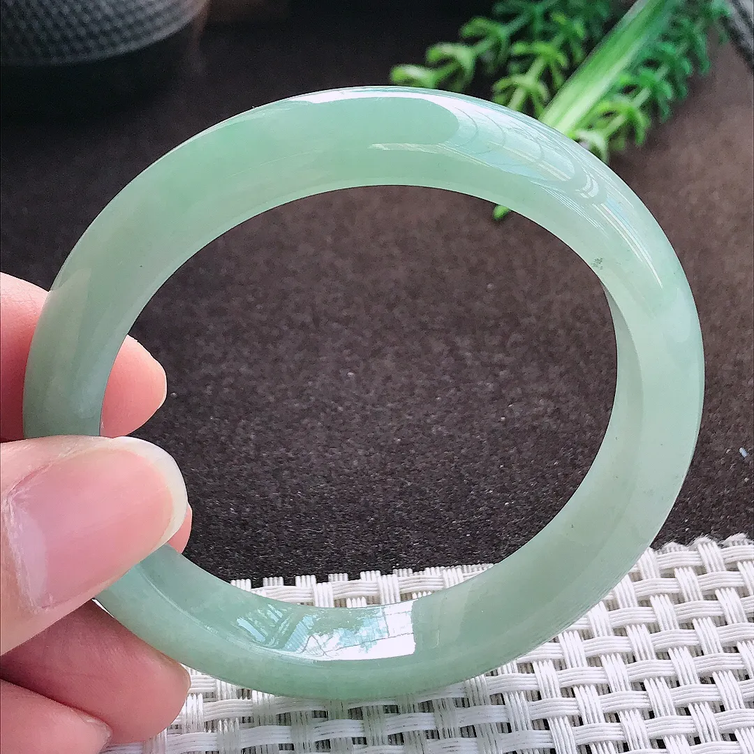 天然a货翡翠56/11.3/8老坑冰胶水灵满绿手镯宽边玉手镯