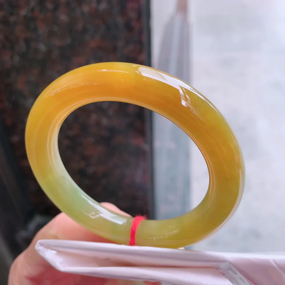 圆条惊艳满色黄翡 无瑕 尺寸:54.1/10.8 惊艳 高品质