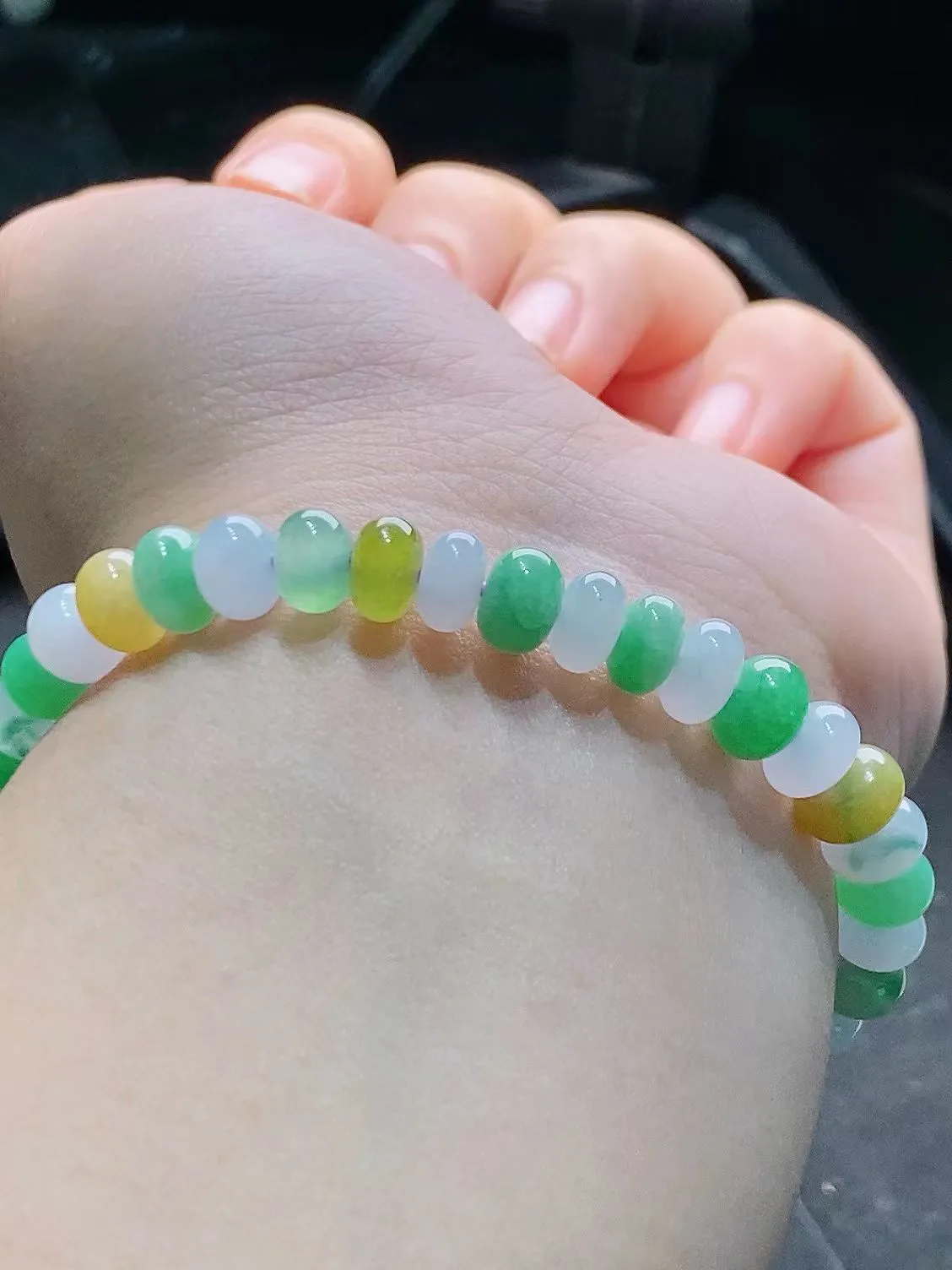 冰种多彩手链 ，其一尺寸 7.7，性价比推荐，细腻水润