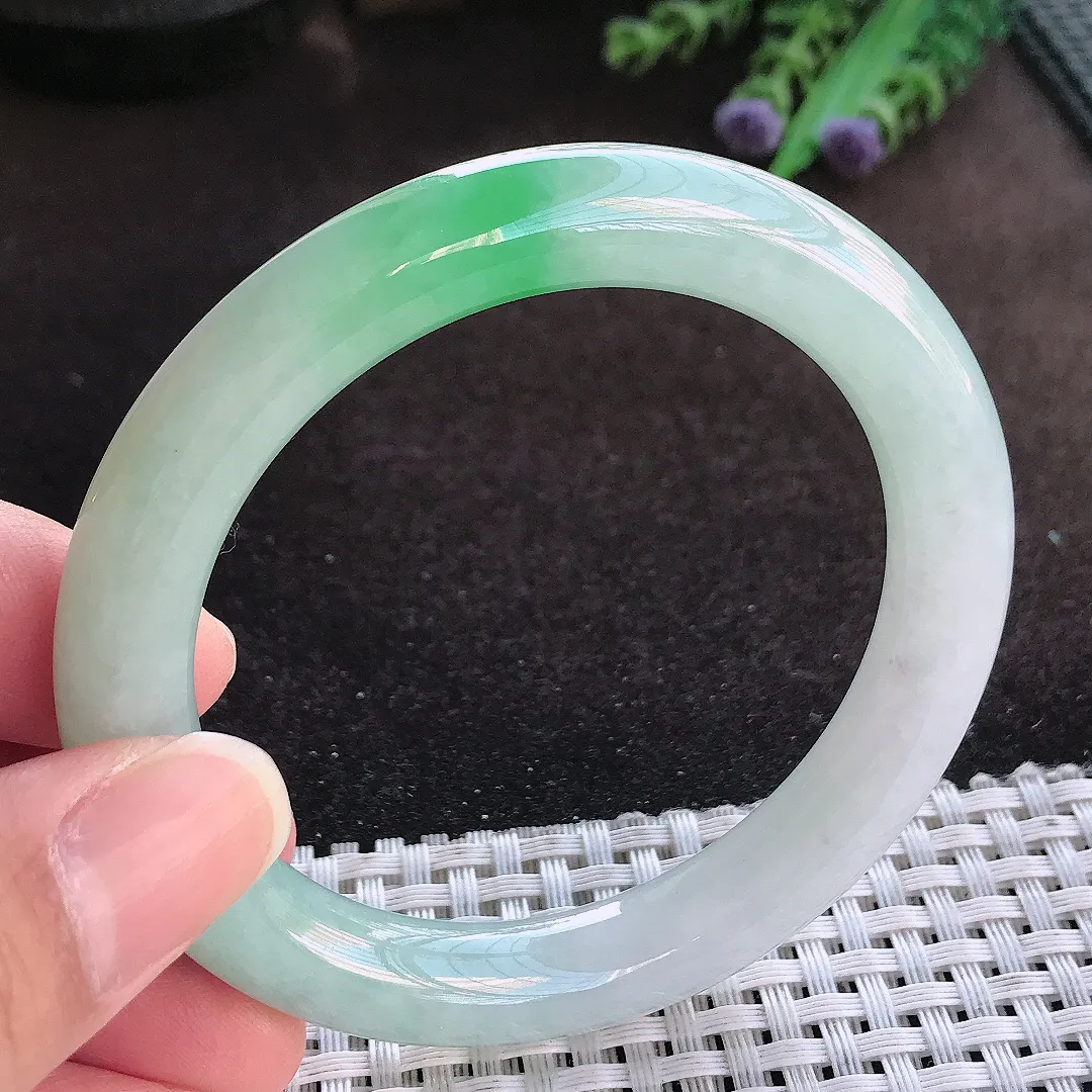 天然a货翡翠55/9.6/9.4老坑冰润起胶飘绿圆条手镯玉手镯