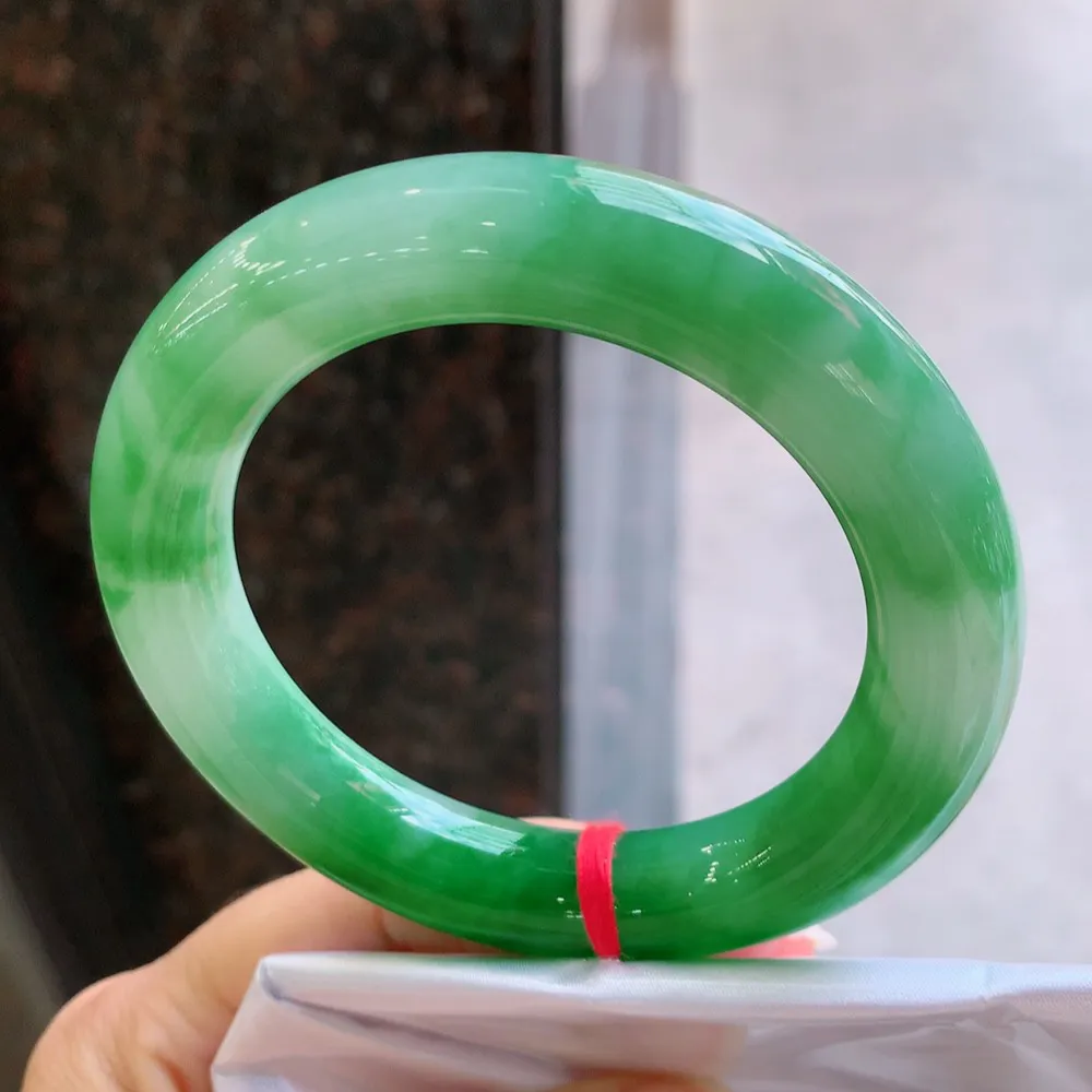 圆条一大节辣绿 无瑕 尺寸:57.4/12.1 色辣