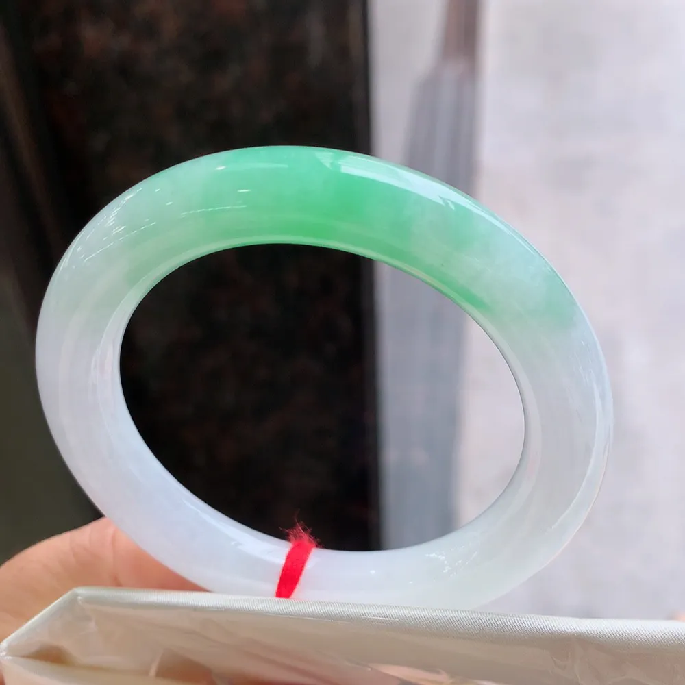 圆条冰阳绿 无瑕 尺寸:55.7/10.7 冰润 色好