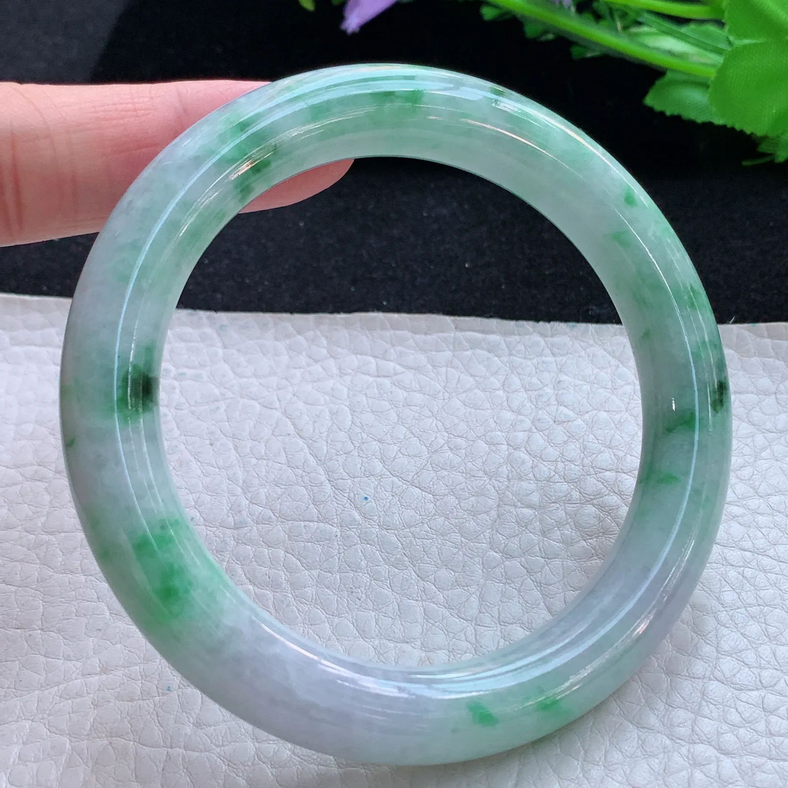 n大圈口60*10.9*10.6美人镯 天然缅甸翡翠春带彩圆条玉手镯 珠宝玉手环