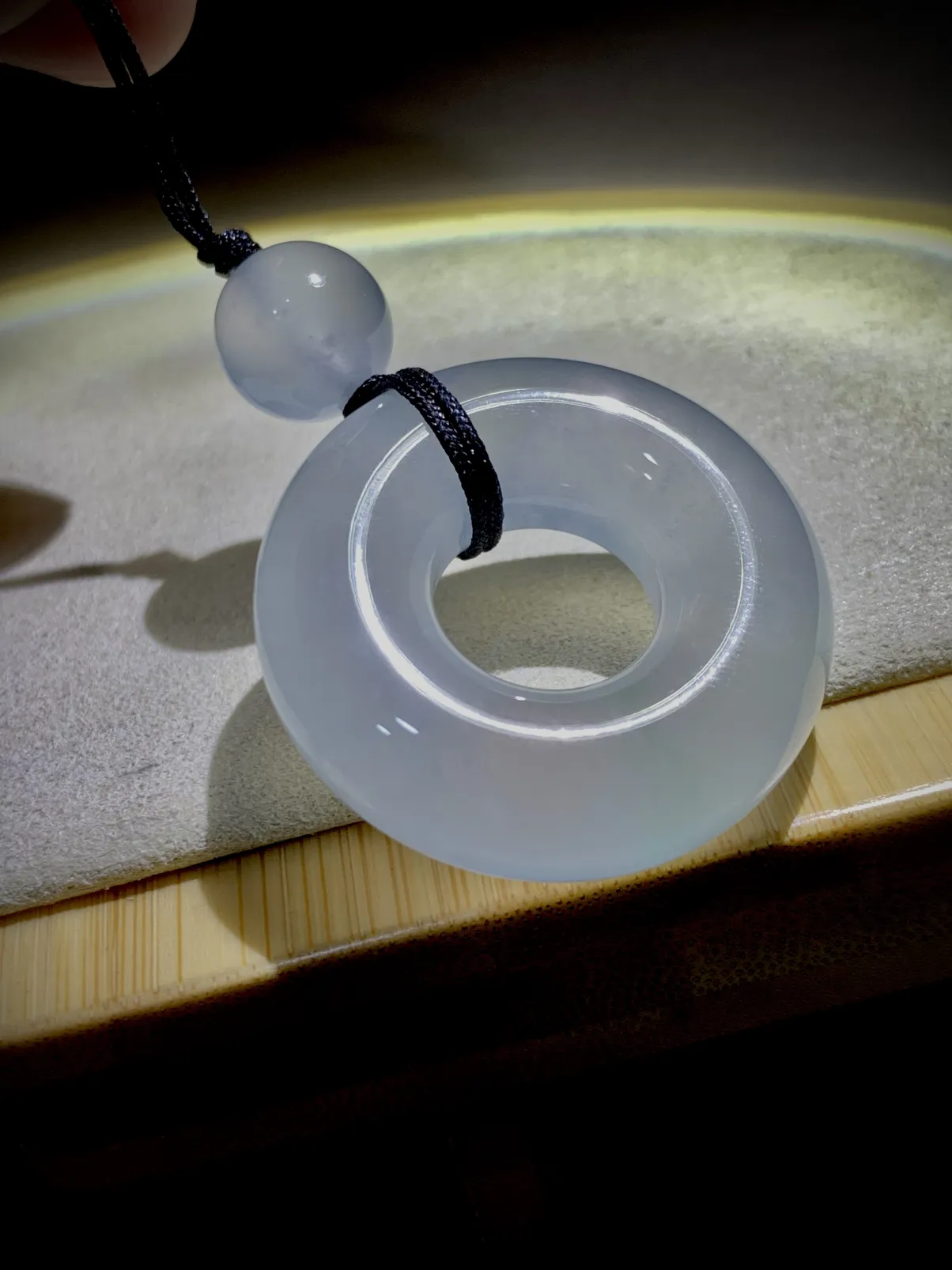 白冰扣子平安扣，34.2-10.5mm，
珠子直径11.5mm，