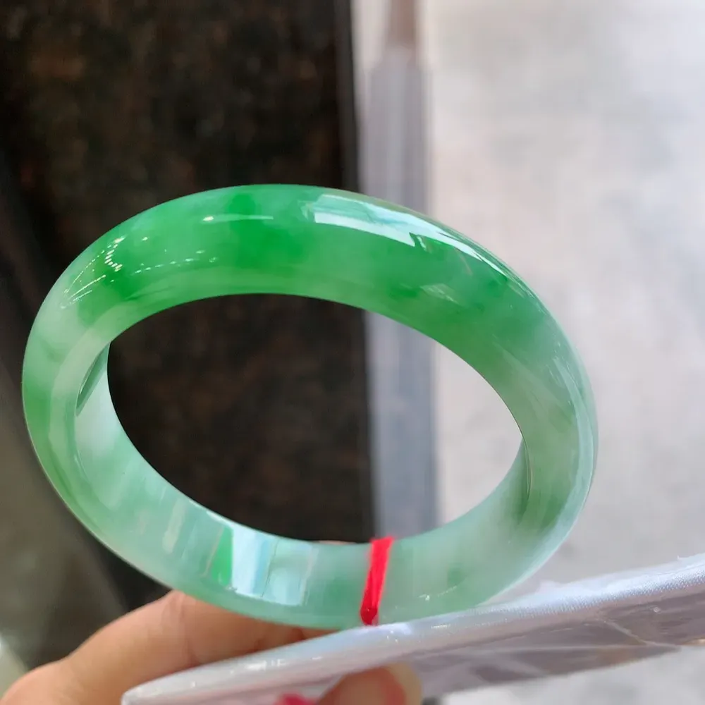 正圈一大节翠绿 无瑕 尺寸:56.7/13.1/8.4 色好