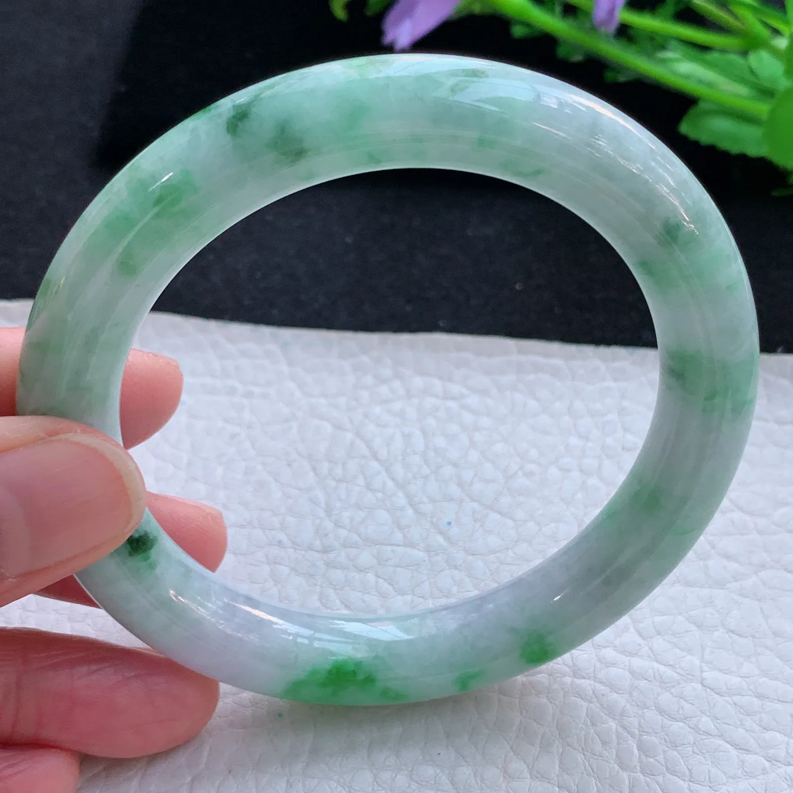 n大圈口60*10.9*10.6美人镯 天然缅甸翡翠春带彩圆条玉手镯 珠宝玉手环