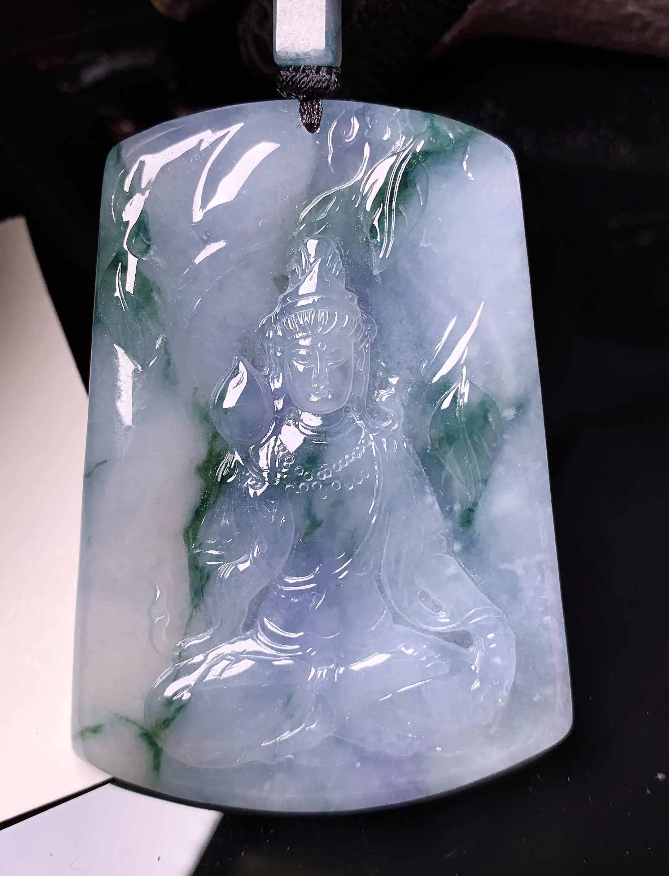 飘绿观音吊坠 玉质细腻 色泽清新艳丽 整体尺寸68*48.6*5.5