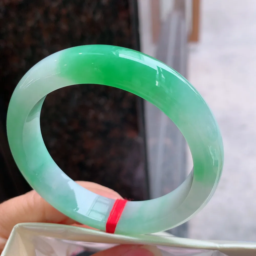 正圈冰阳绿 无瑕 尺寸:57.2/13.2/8.8 色好