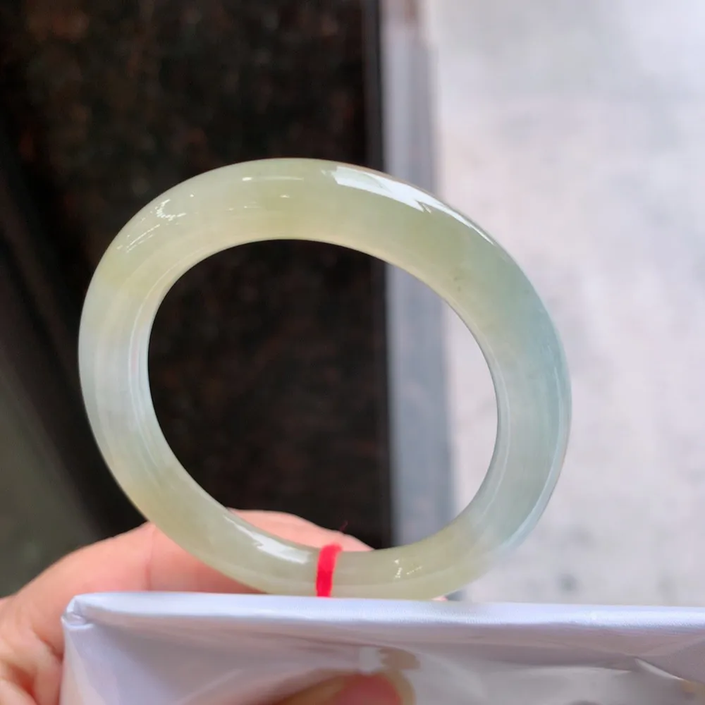 贵妃高冰黄翡 无瑕 尺寸:52.8/44.6/7.7 种色兼备🥰🥰