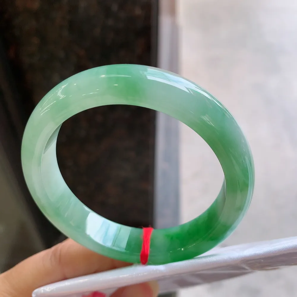 正圈一大节翠绿 无瑕 尺寸:56.7/13.1/8.4 色好