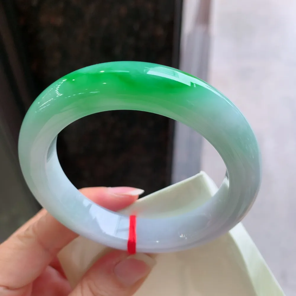 正圈一大节阳绿 无瑕 尺寸:56.9/12.7/10 色阳