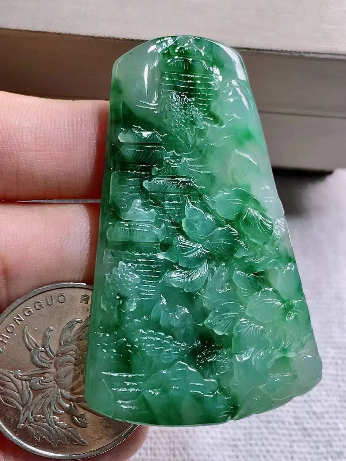 冰飘花山水牌吊坠 ，尺寸 56/35/6.1，性价比推荐，细腻水润