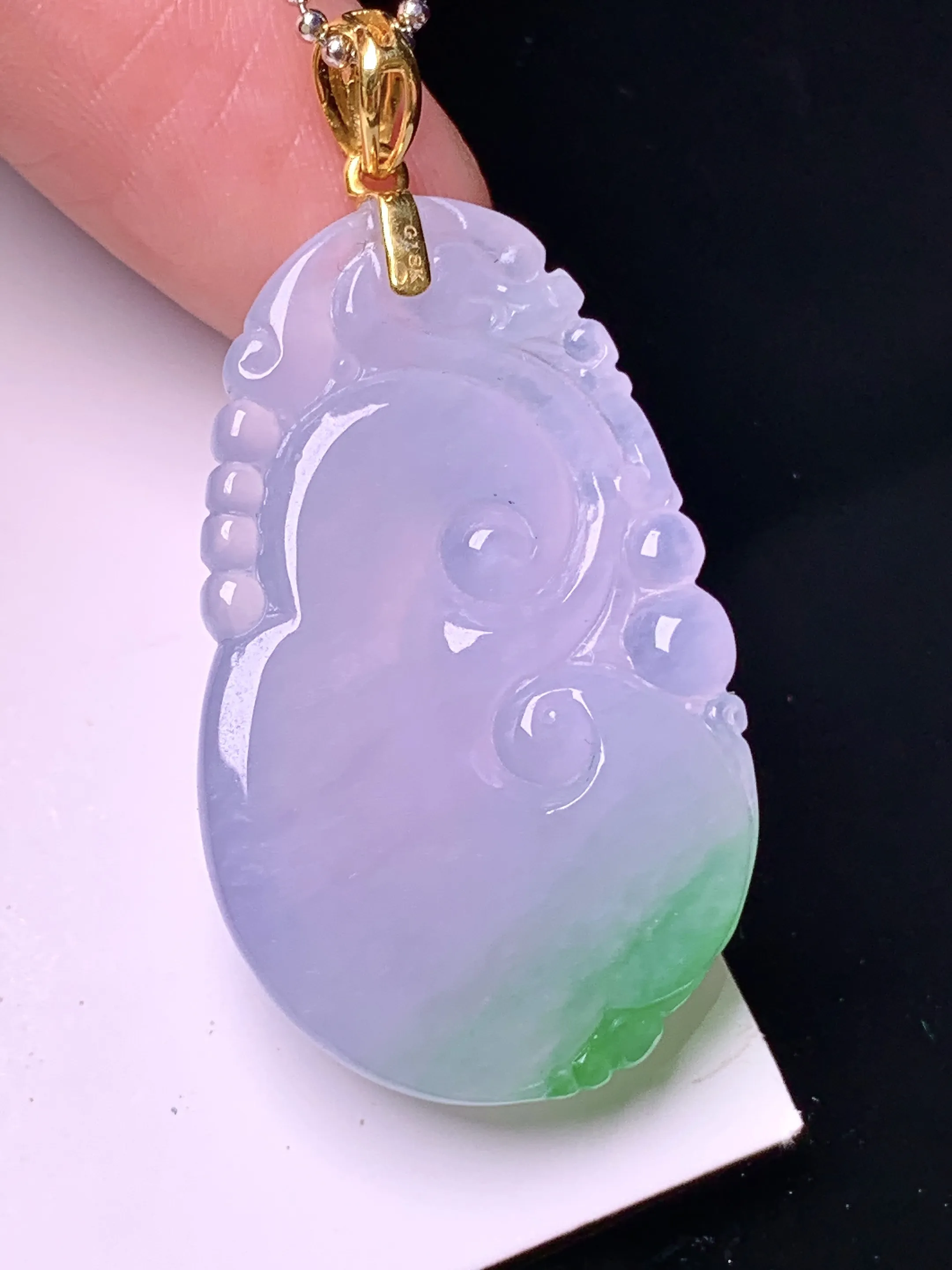 18k金镶嵌淡紫罗兰飘绿如意吊坠 玉质细腻 色泽清新艳丽 整体尺寸40.8*21*7