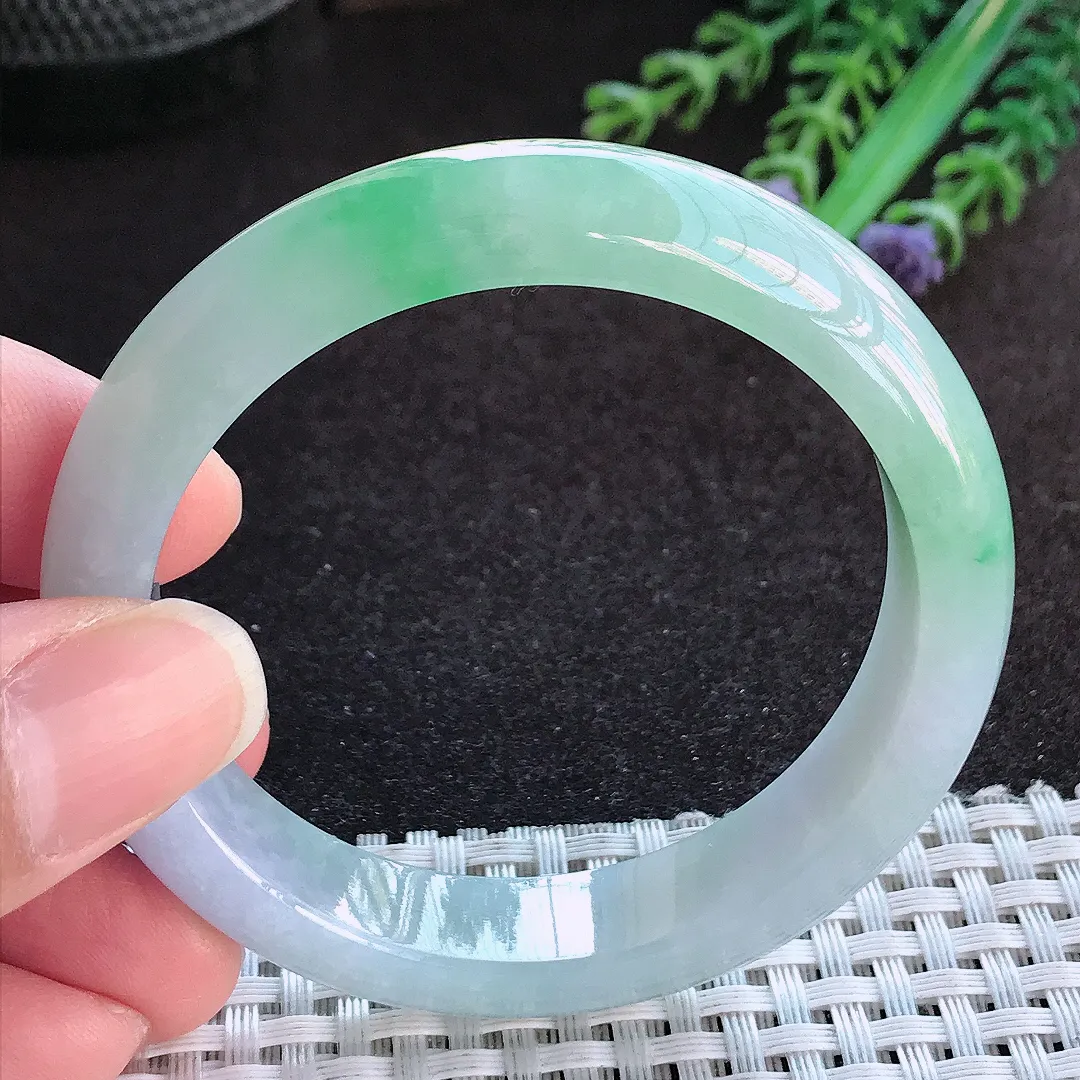 天然a货翡翠52/11.6/7.7老坑精美冰胶下圈口飘阳绿手镯宽边玉手镯