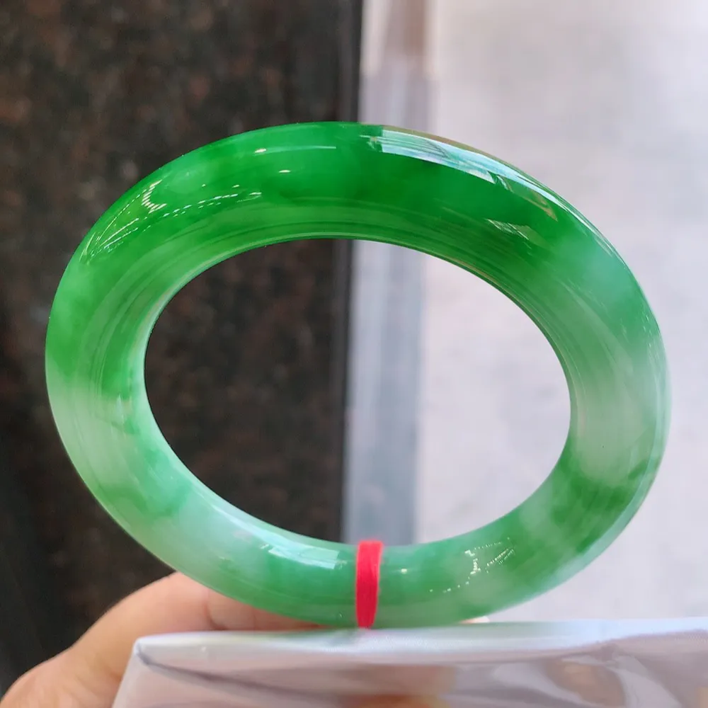 圆条一大节辣绿 无瑕 尺寸:57.4/12.1 色辣