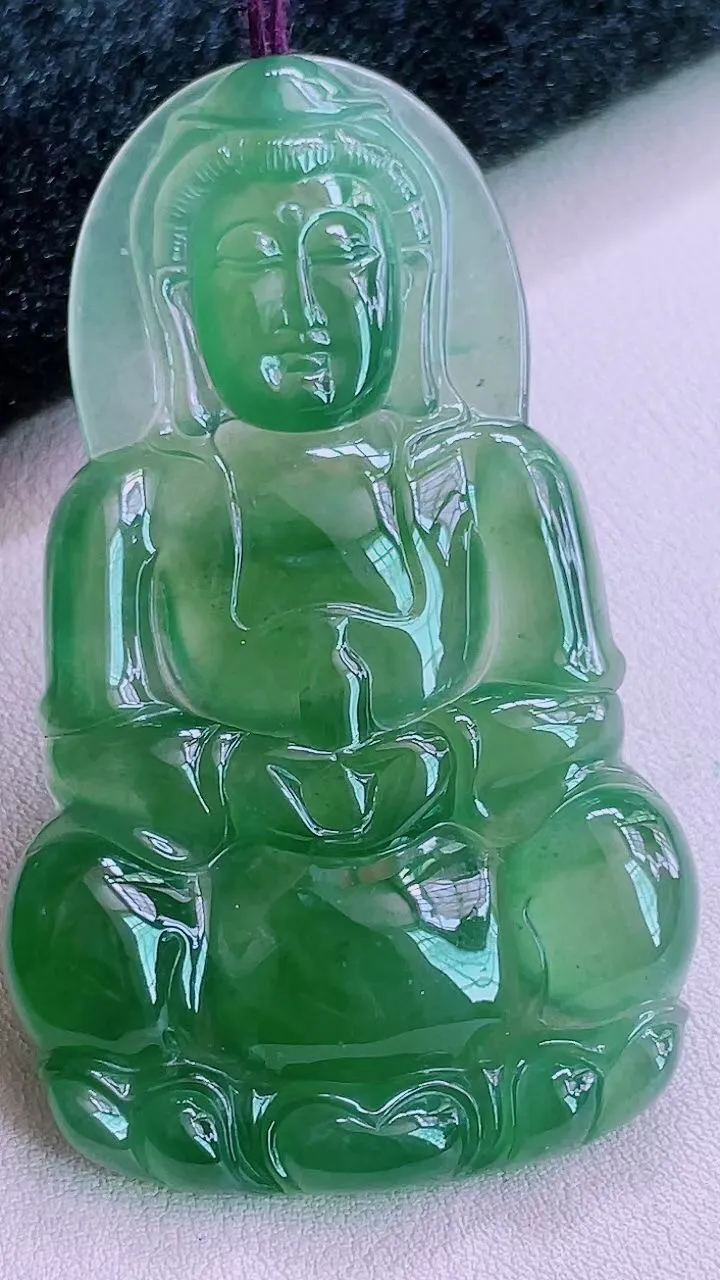 【翡翠名称】老坑种高冰晴绿大观音吊坠挂件
【翡翠尺寸】66.9/40.2/5.8mm
【翡翠描述】缅甸天然翡翠A货，种老水足，玉质细腻，色泽靓丽，性价比高，佩戴效果好！