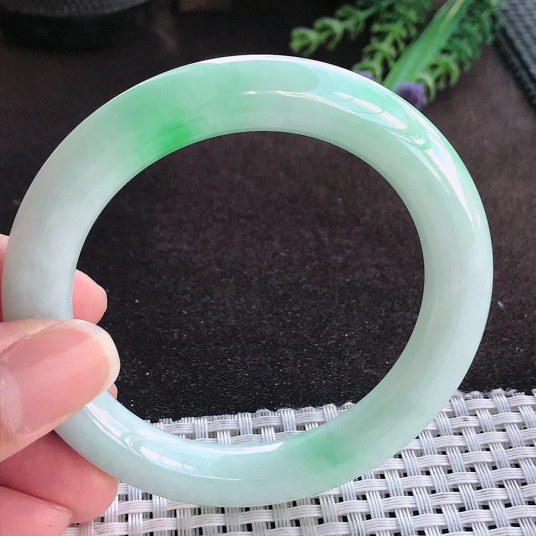 天然a货翡翠56/10.2/10.6老坑精美温润飘阳绿圆条手镯玉手镯