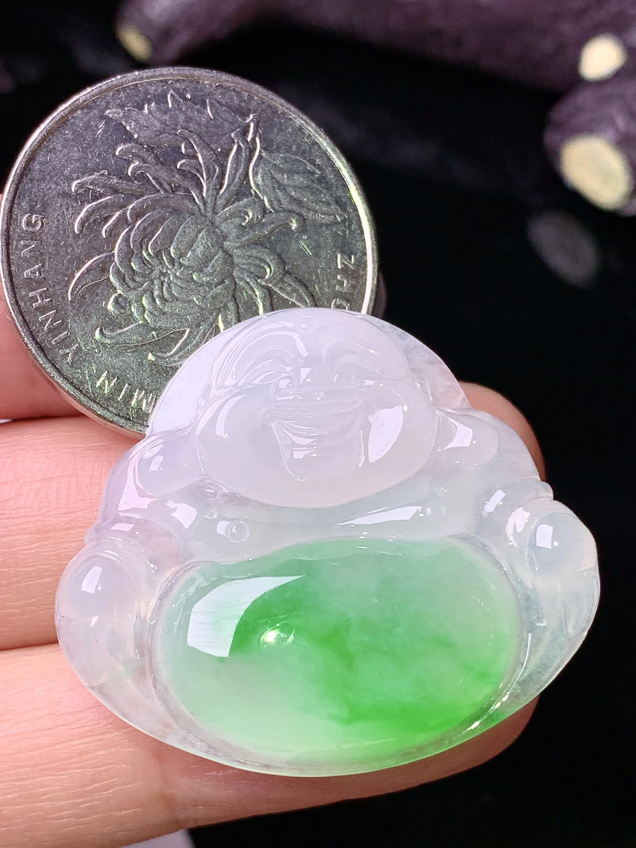 飘绿佛公吊坠 玉质细腻 色泽清新艳丽 整体尺寸29.2*33.3*6