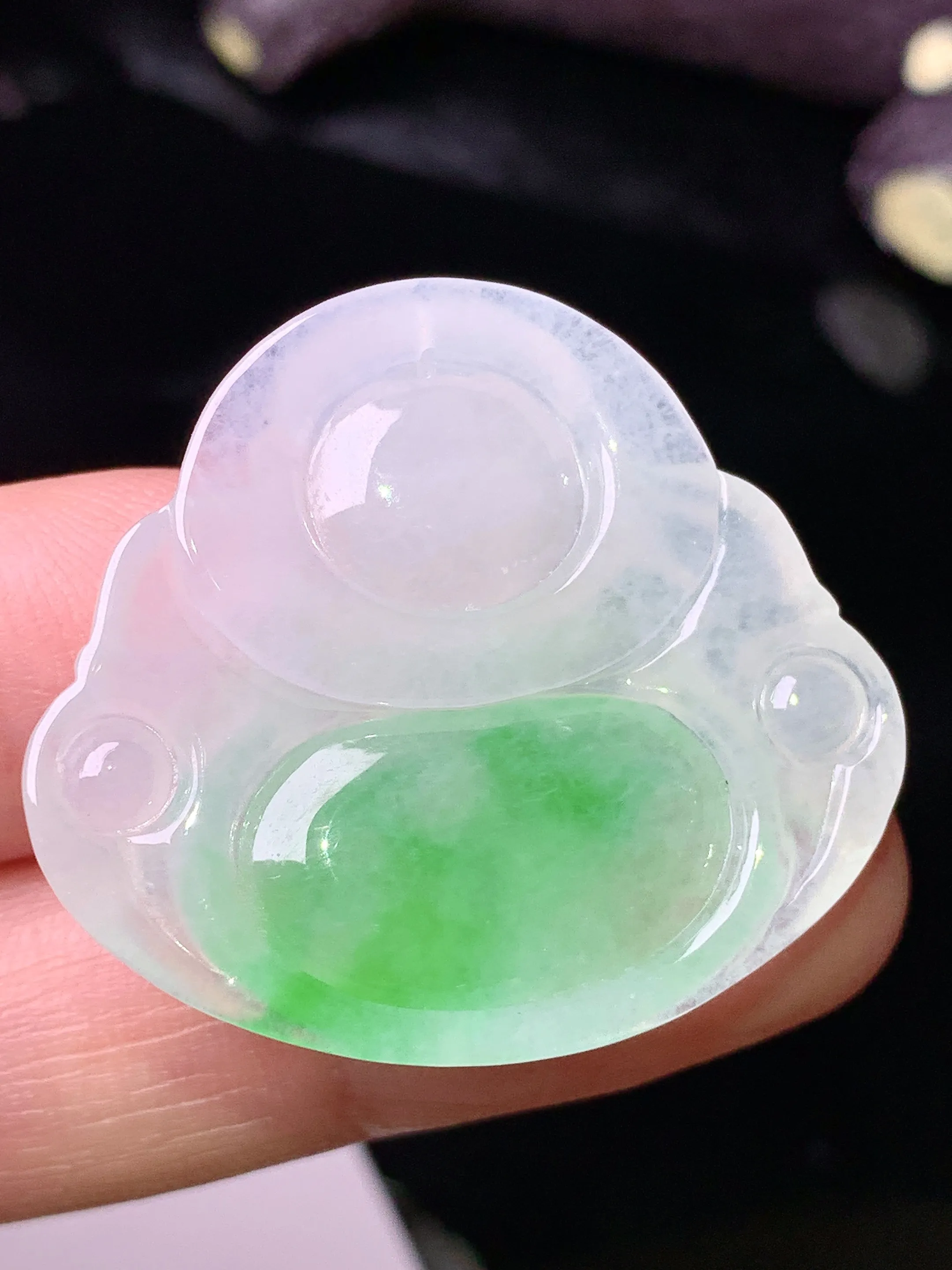 飘绿佛公吊坠 玉质细腻 色泽清新艳丽 整体尺寸29.2*33.3*6