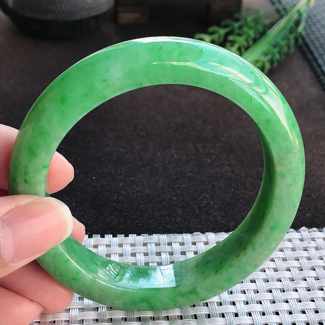 天然a货翡翠60.5/13.1/9.6老坑精美温润辣阳绿手镯大圈口宽边玉手镯