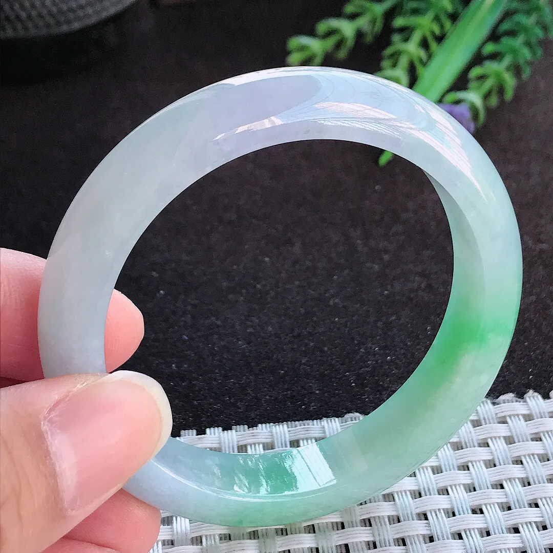 天然a货翡翠52/11.6/7.7老坑精美冰胶下圈口飘阳绿手镯宽边玉手镯