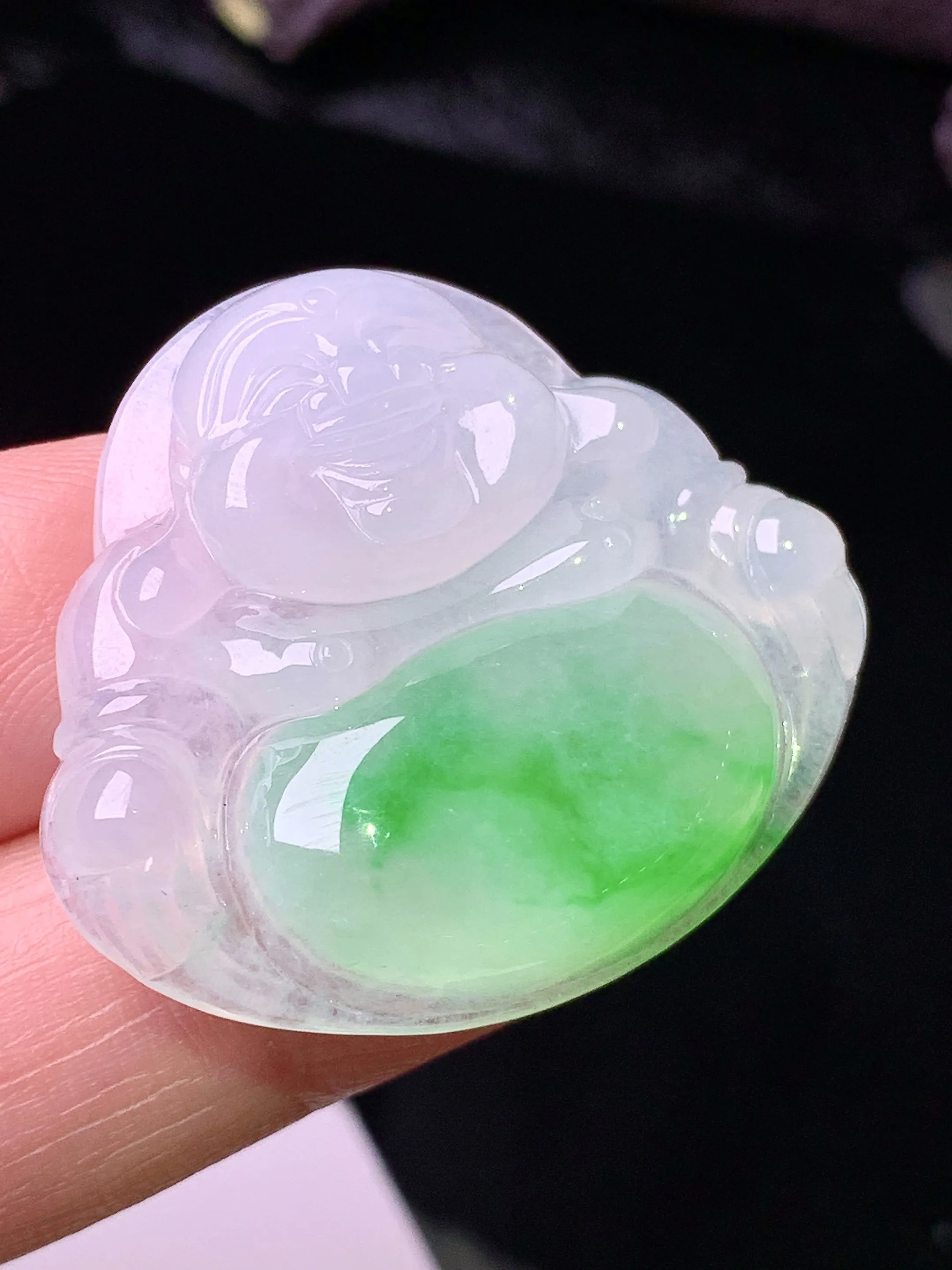 飘绿佛公吊坠 玉质细腻 色泽清新艳丽 整体尺寸29.2*33.3*6