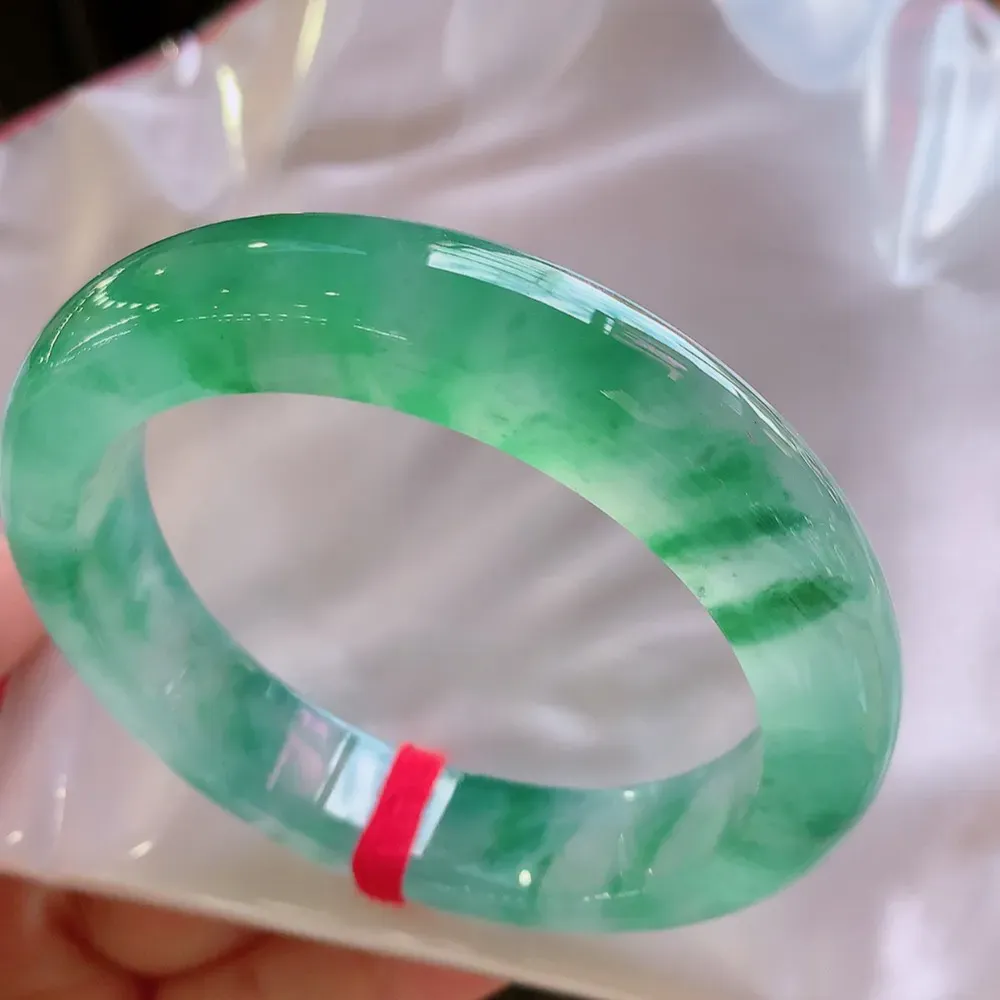 正圈冰玻阳绿 无瑕 尺寸:55.1/12.5/9.1 种色俱佳 高品质