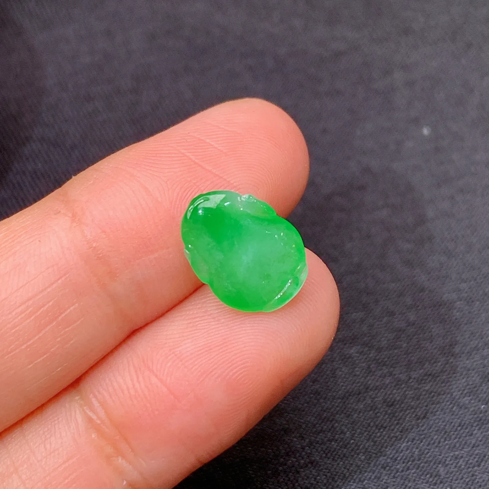 冰阳绿貔貅，镶嵌佳品，冰润色阳，玉质细腻，种水足 尺寸11.4*8.2*4