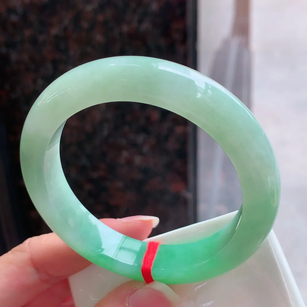 正圈一大节冰阳绿 无瑕 尺寸:58.4/12.9/9.6 色好版型好