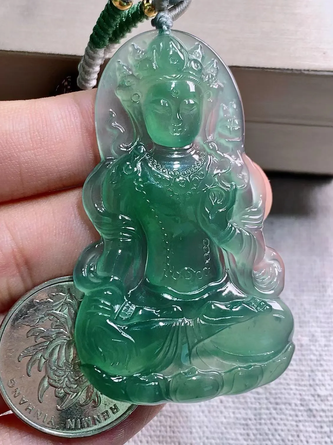 冰种底色度母吊坠 ，尺寸 42/28/3.8 性价比推荐，细腻水润