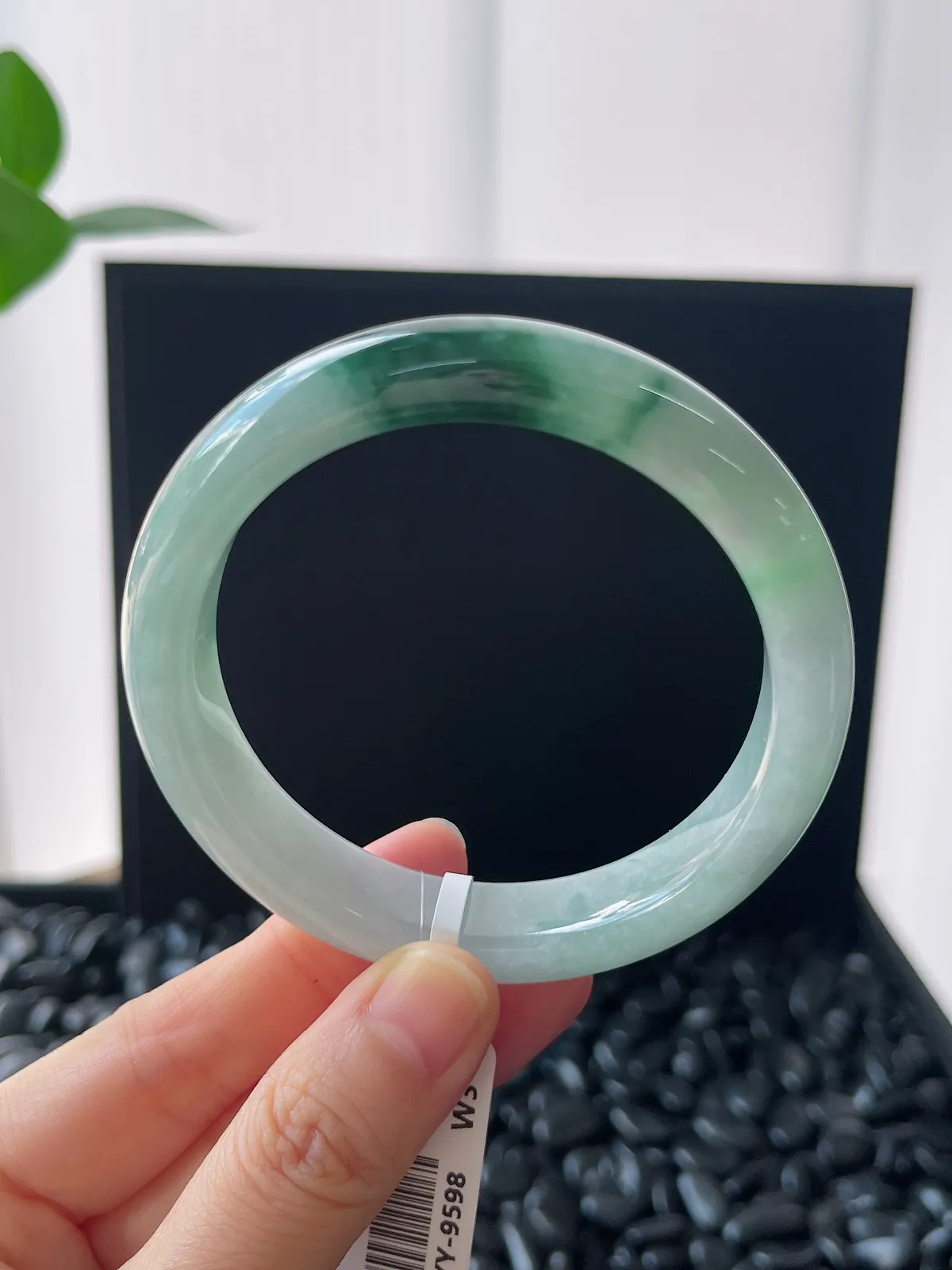 正圈56圈口，翡翠糯化种飘绿手镯