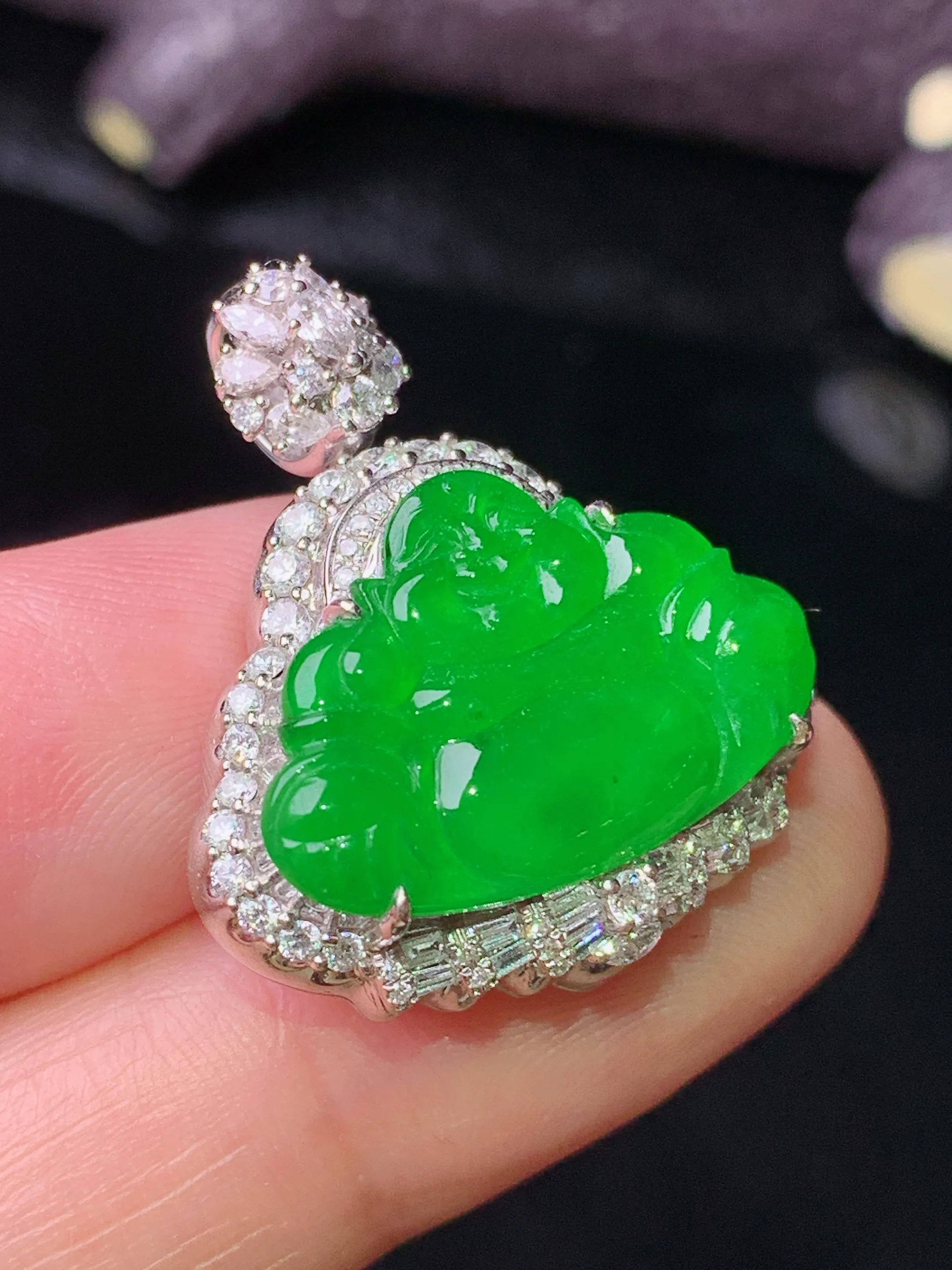 18k金钻镶嵌满绿佛公吊坠 玉质细腻 色泽清新艳丽 整体尺寸27*23.2*9