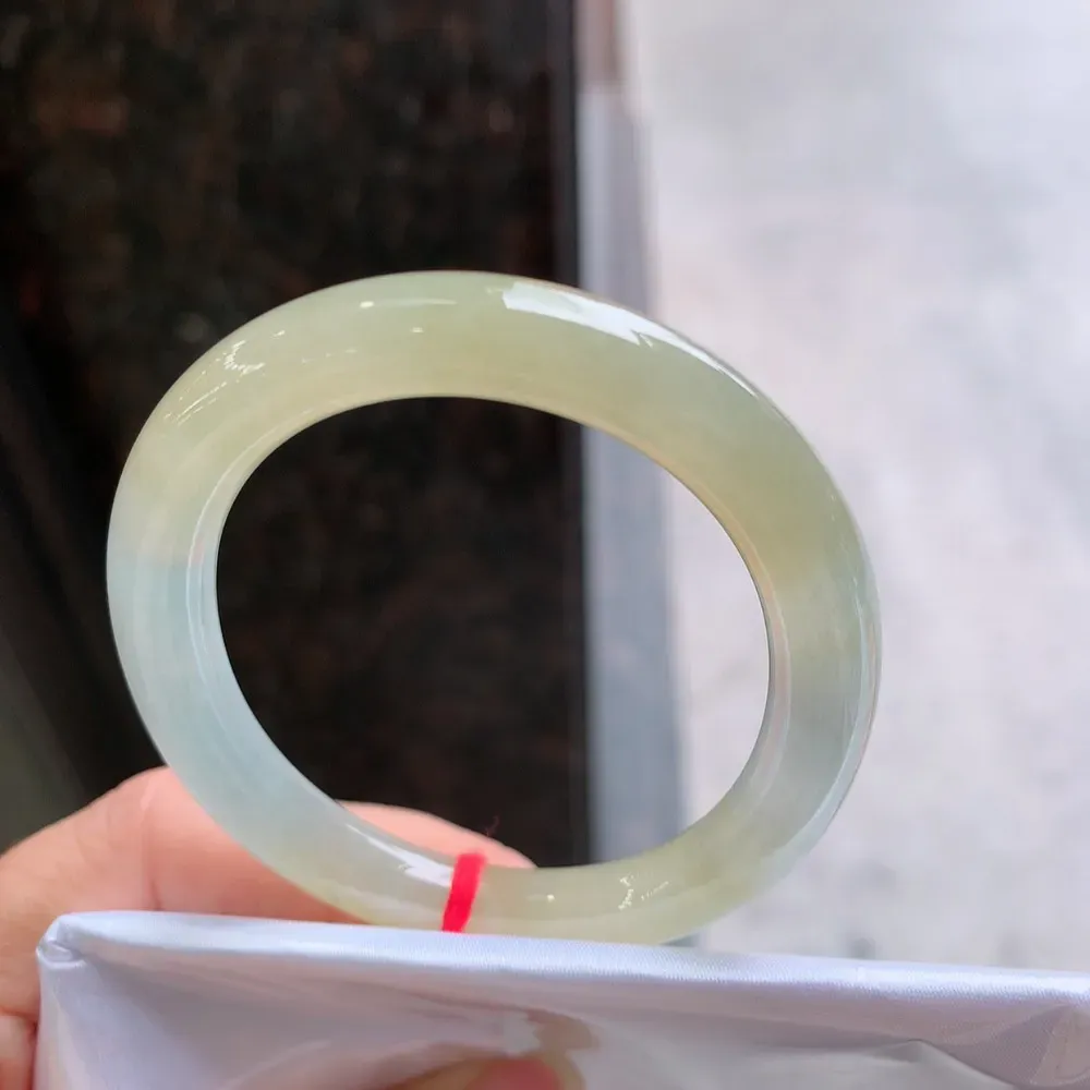 贵妃高冰黄翡 无瑕 尺寸:52.8/44.6/7.7 种色兼备🥰🥰