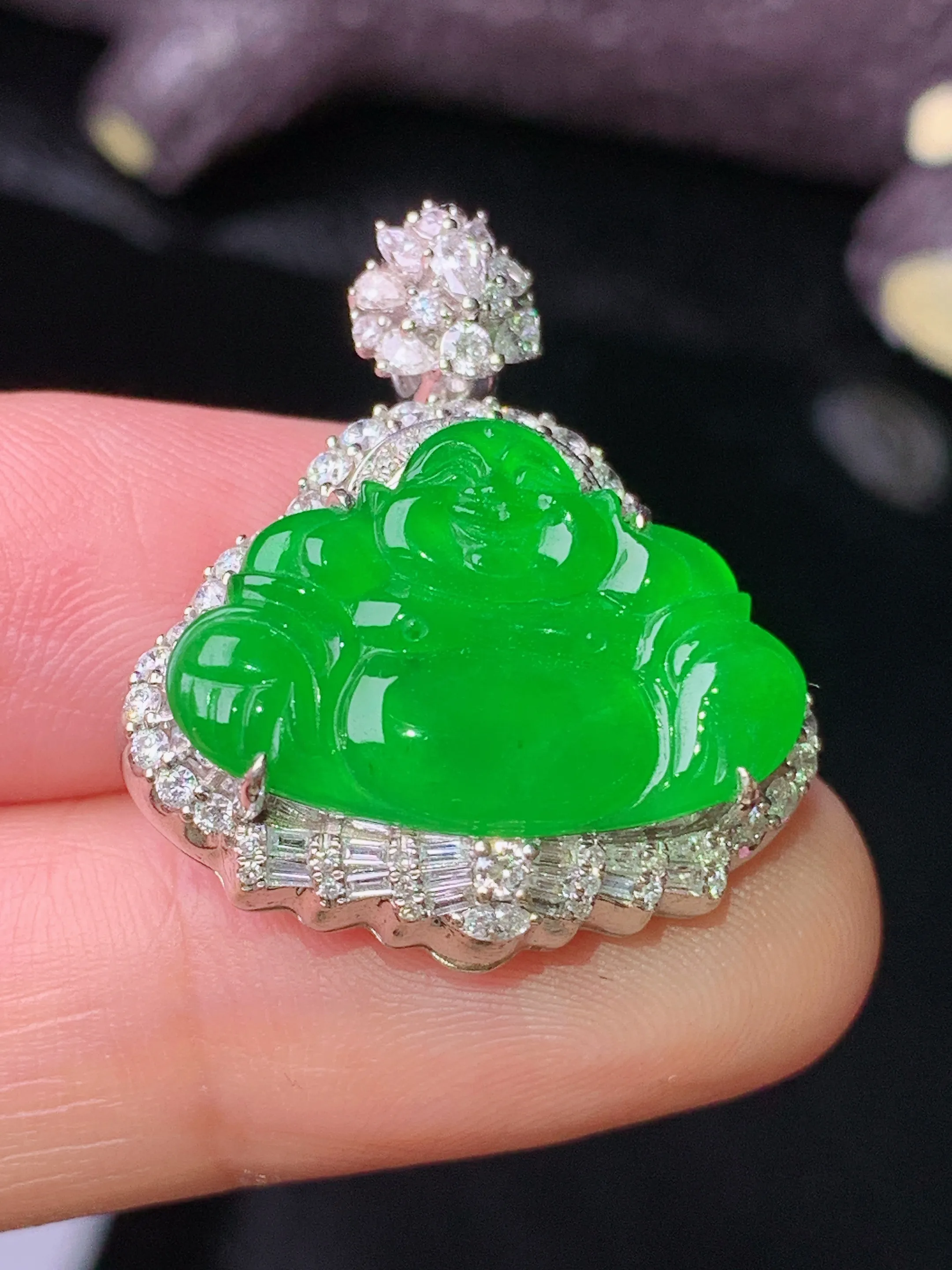 18k金钻镶嵌满绿佛公吊坠 玉质细腻 色泽清新艳丽 整体尺寸27*23.2*9