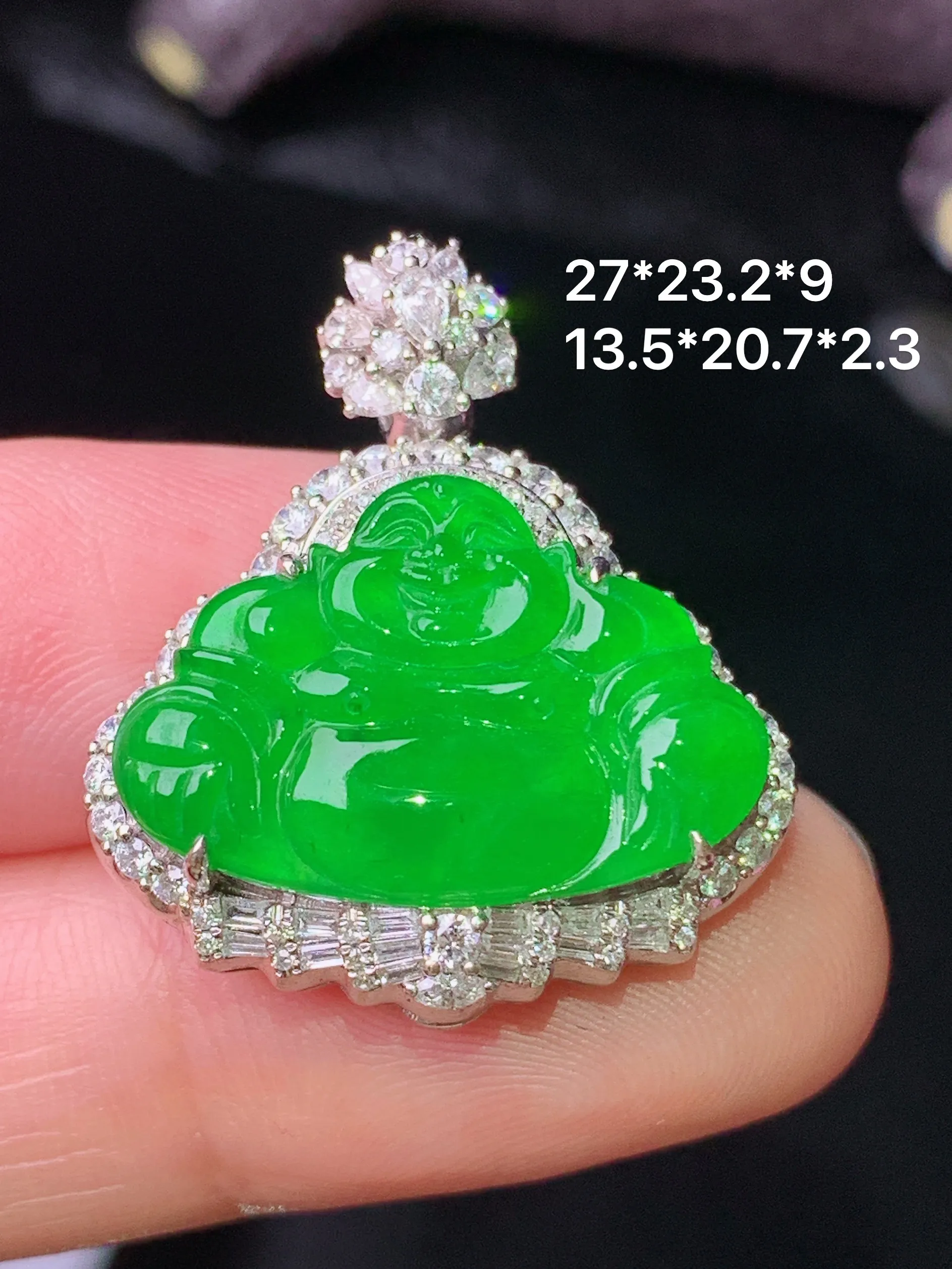 18k金钻镶嵌满绿佛公吊坠 玉质细腻 色泽清新艳丽 整体尺寸27*23.2*9