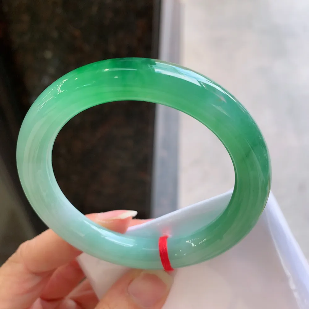 圆条高冰辣绿 无瑕 尺寸:55.1/9.7 种色兼备