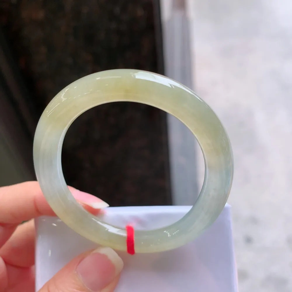 贵妃高冰黄翡 无瑕 尺寸:52.8/44.6/7.7 种色兼备🥰🥰