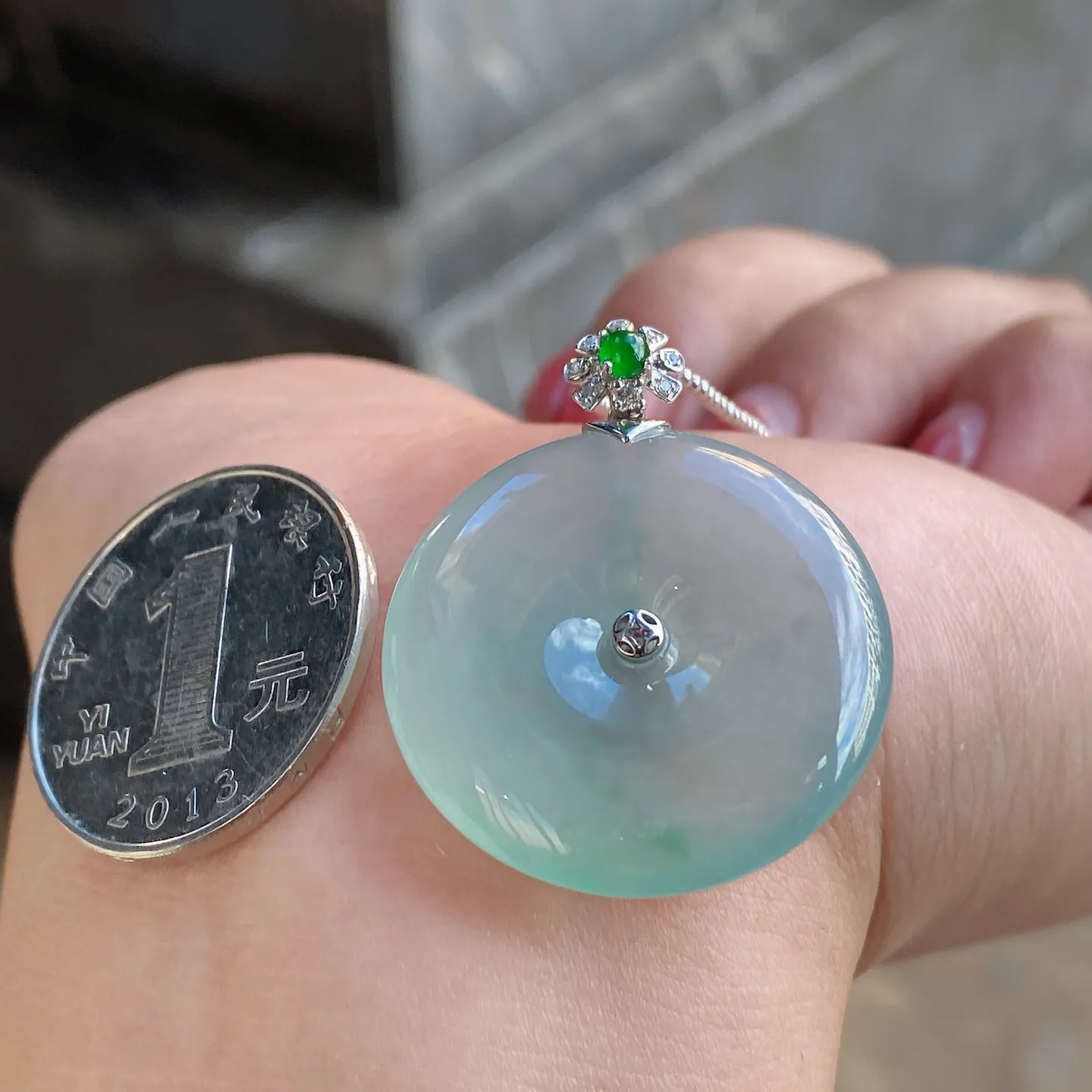 冰晴平安扣吊坠 尺寸34.5-26.9-5.4毫米