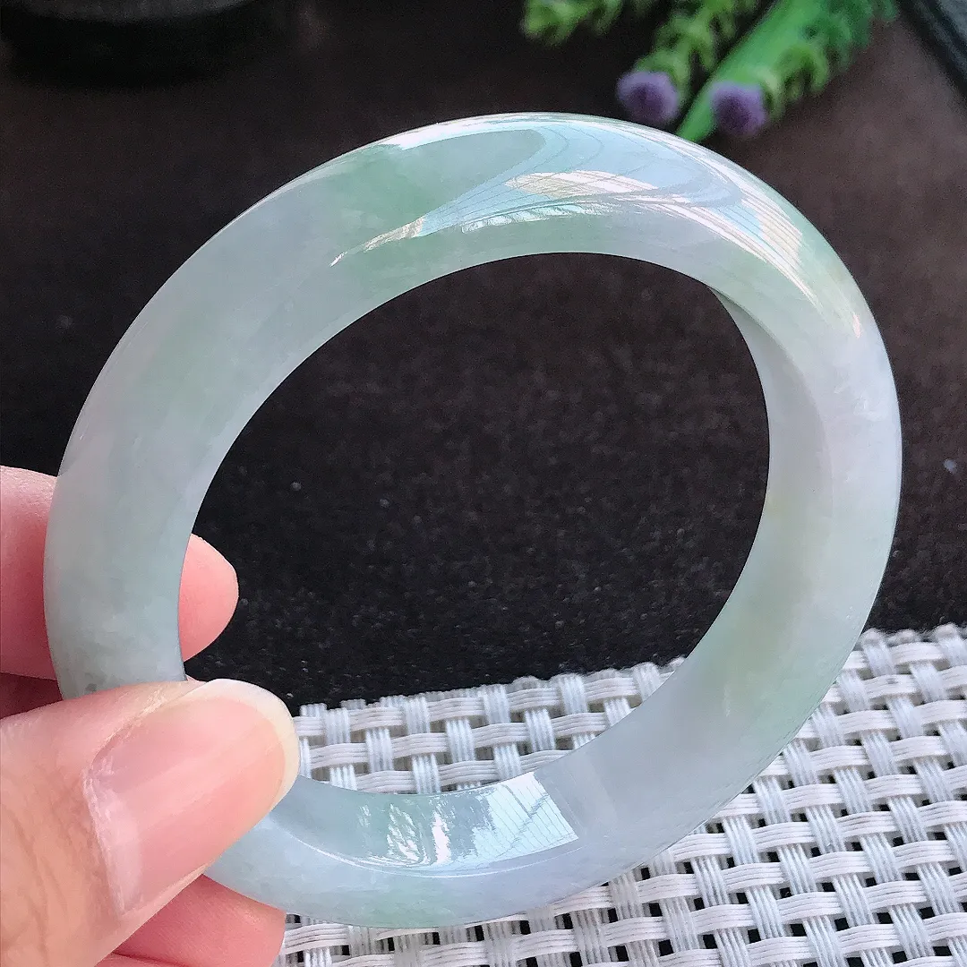 天然a货翡翠56/12.4/9.1老坑精美冰润浅绿色手镯宽边玉手镯