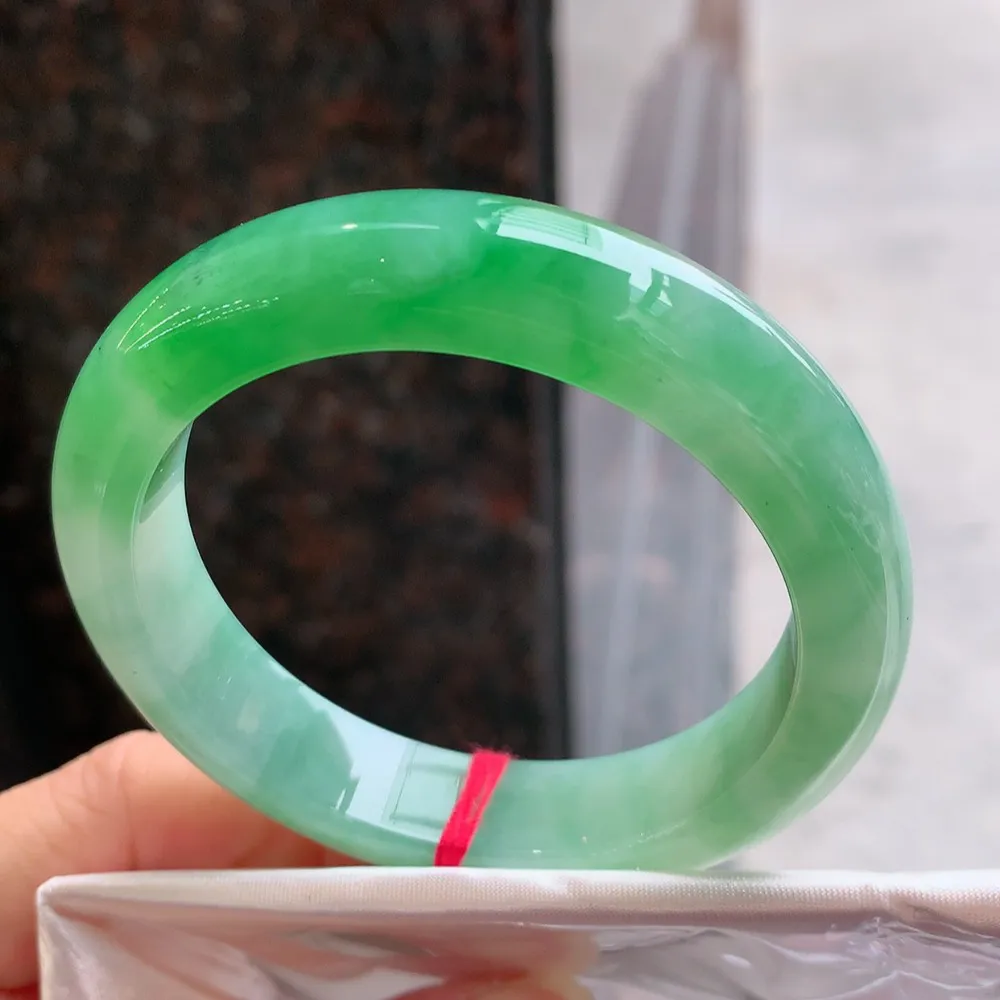 正圈冰糯芙蓉阳绿 无瑕 尺寸:53.4/12.2/8.7 色好