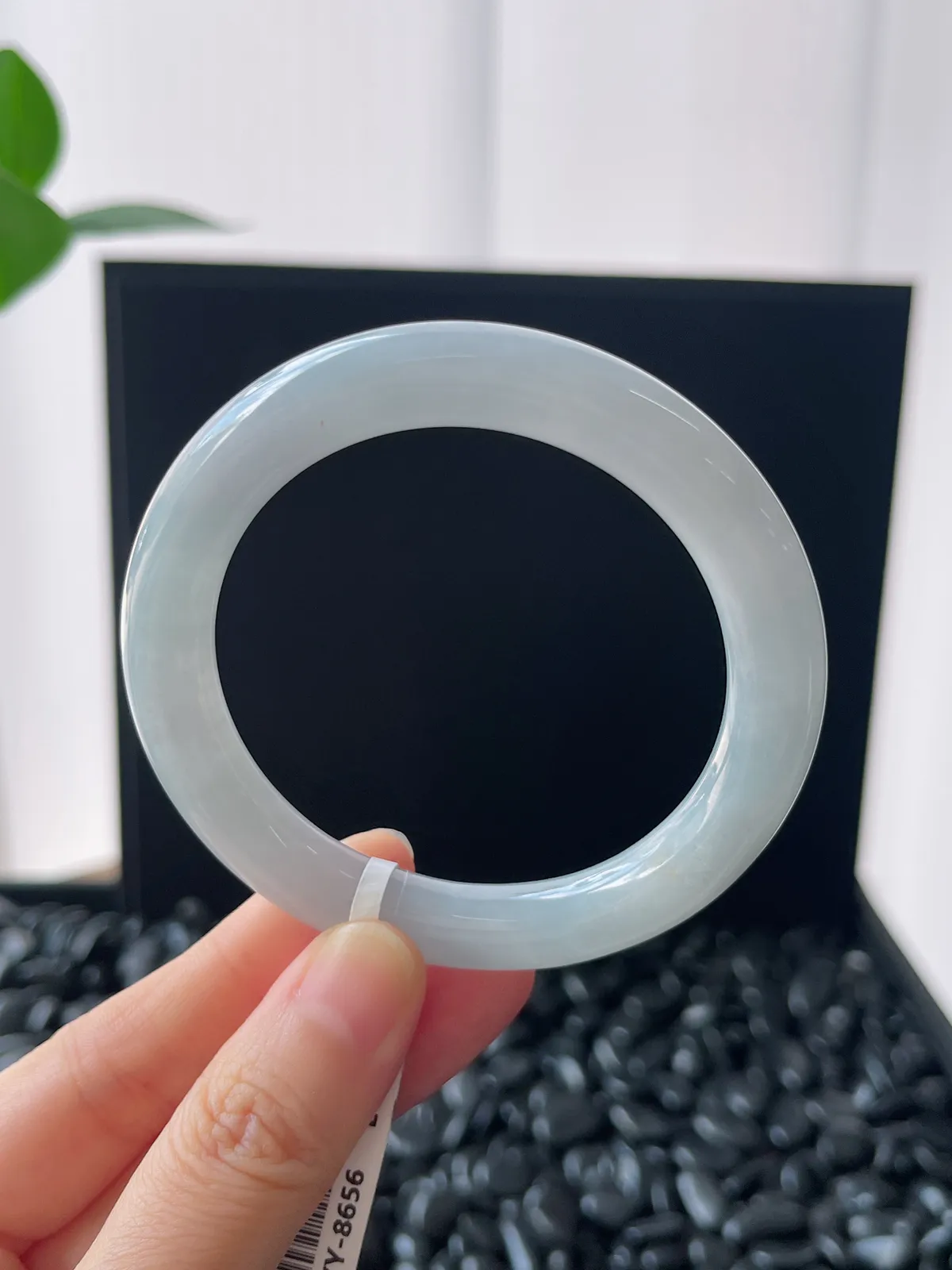 圆镯53圈口，翡翠糯化种淡蓝色手镯