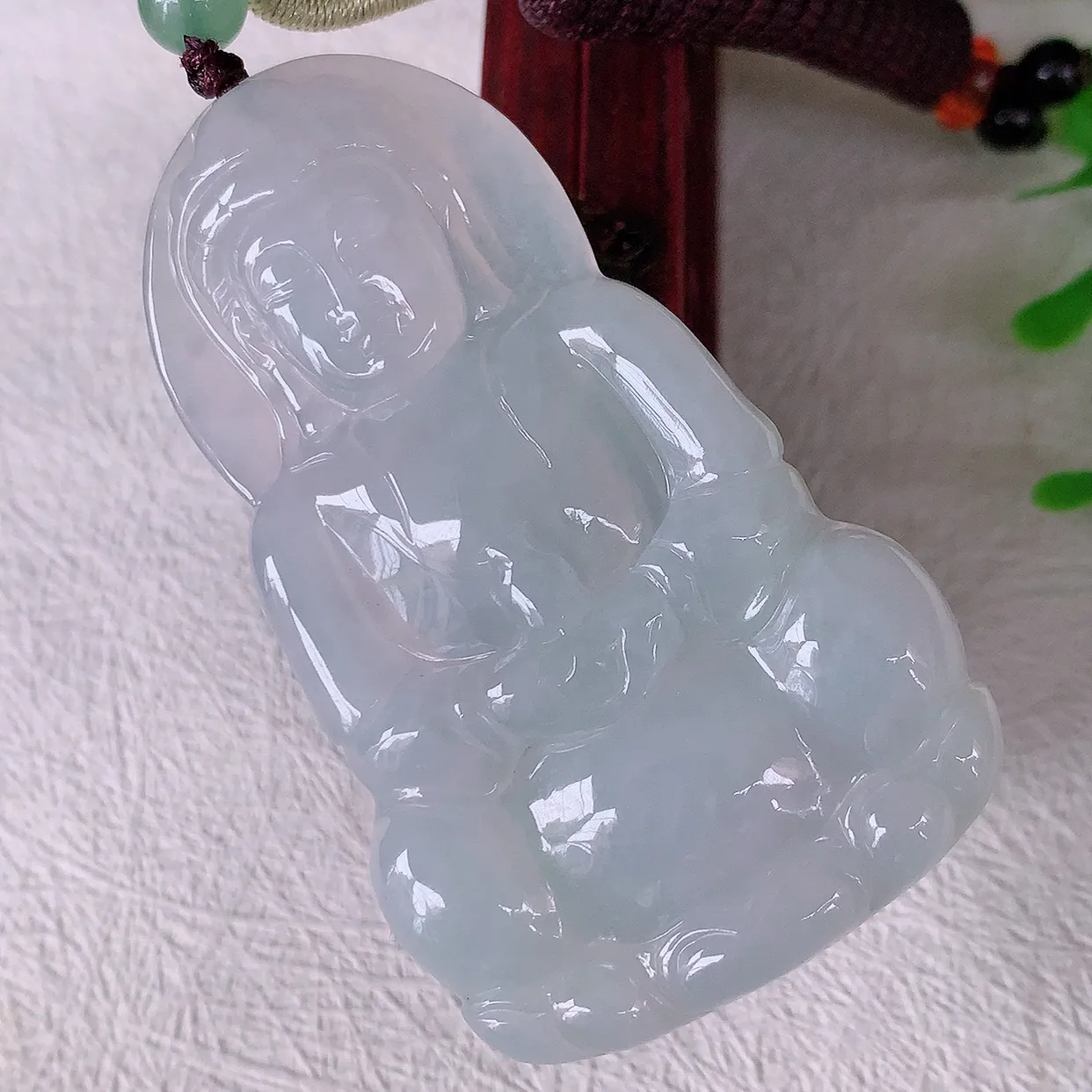 自然光实拍，大件冰胶翡翠观音菩萨吊坠，净瓶观音，冰透亮泽，美观亮丽，观音面相端庄#46.1