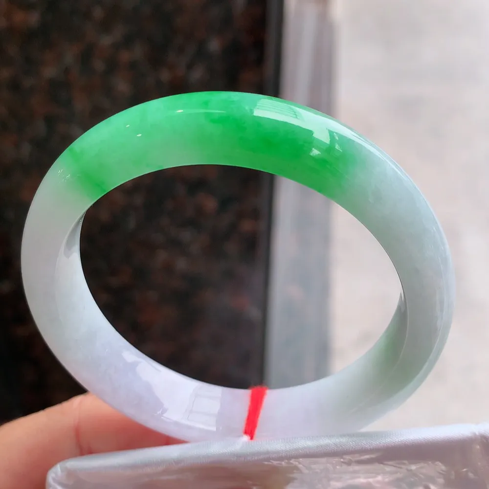 正圈冰糯阳绿 无瑕 尺寸:57.1/12.4/8.1 色好🥰🥰