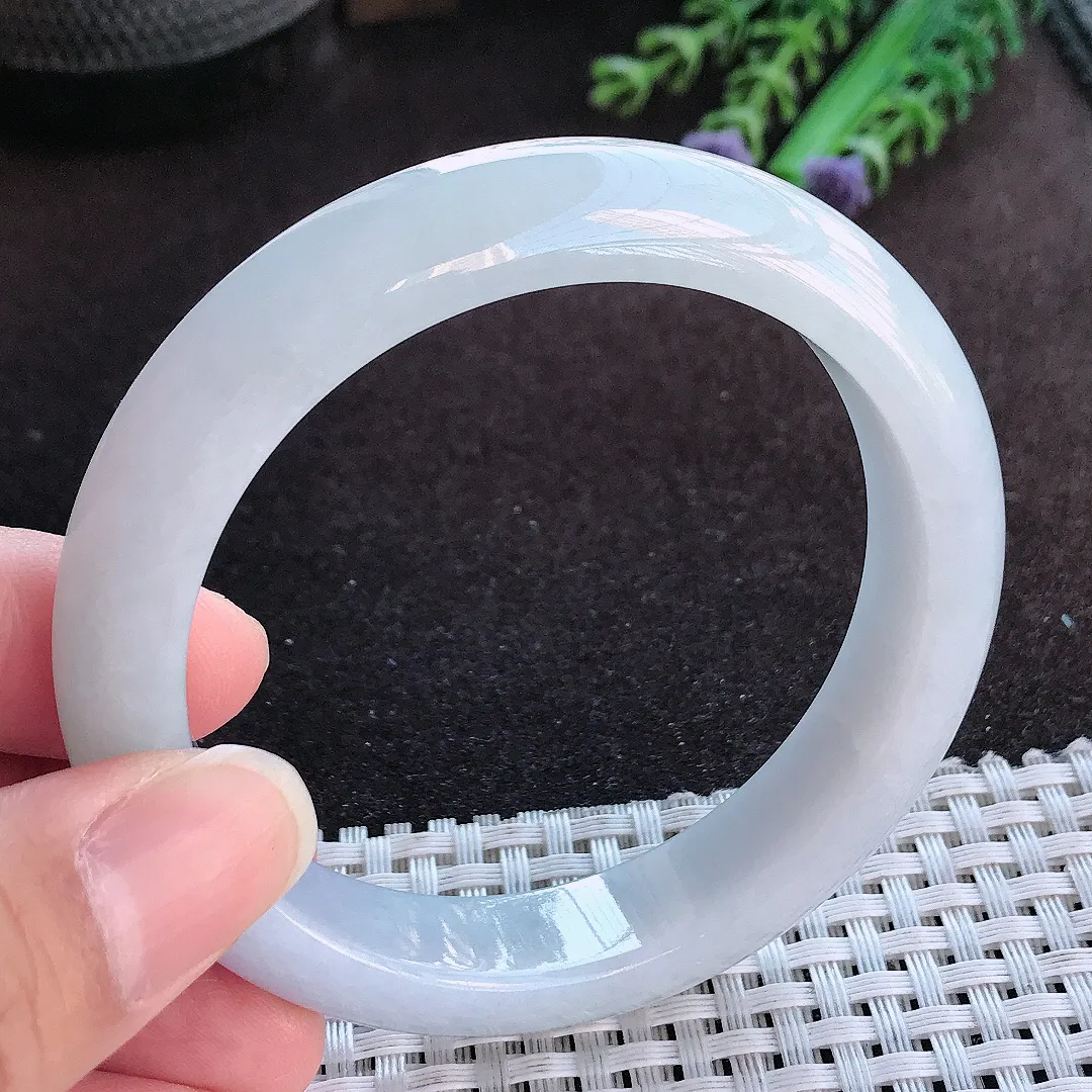 天然a货翡翠57/12.6/8.8老坑秀气温润月光白手镯宽边玉手镯