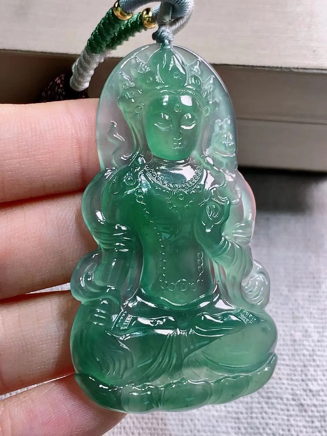 冰种底色度母吊坠 ，尺寸 42/28/3.8 性价比推荐，细腻水润