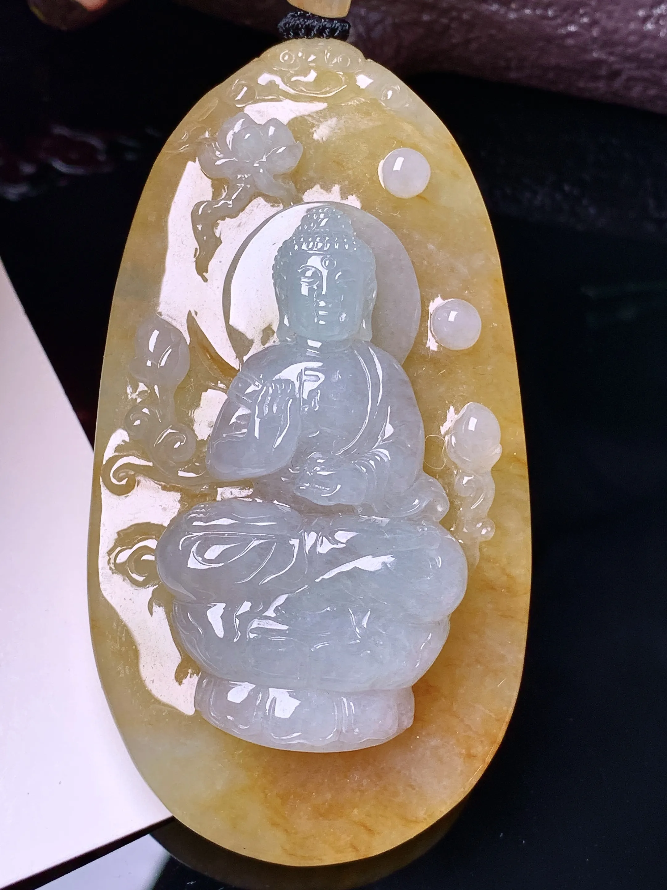 黄翡观音吊坠 玉质细腻 色泽清新艳丽 整体尺寸75*40.6*12.8