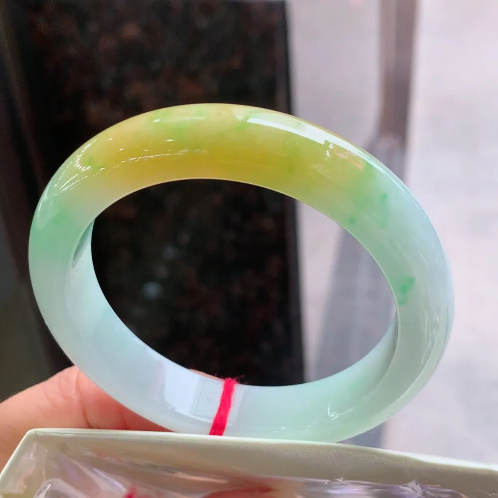 正圈冰黄加绿 无瑕 尺寸:56.5/13.8/9 超性价比 