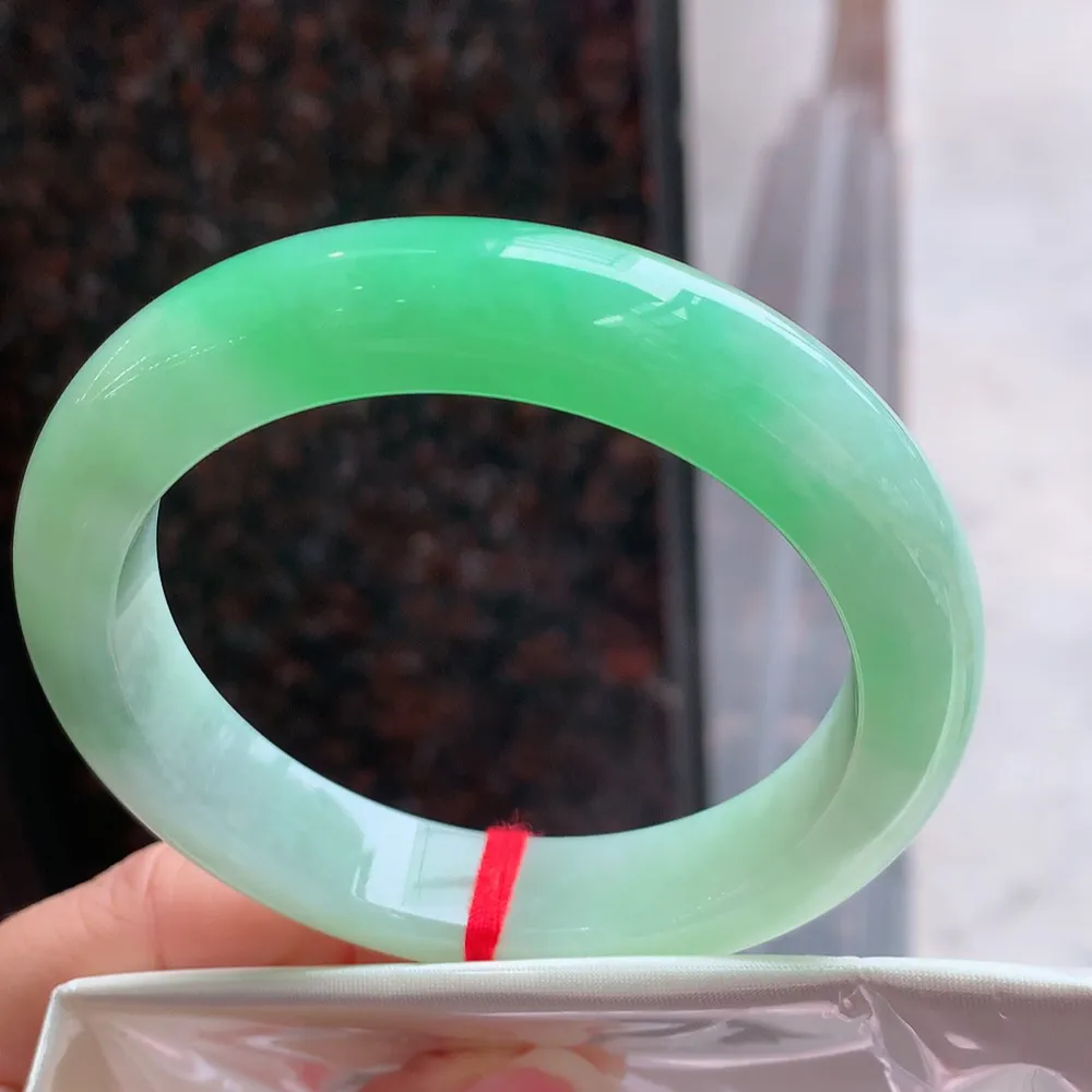 正圈一大节冰阳绿 无瑕 尺寸:58.4/12.9/9.6 色好版型好