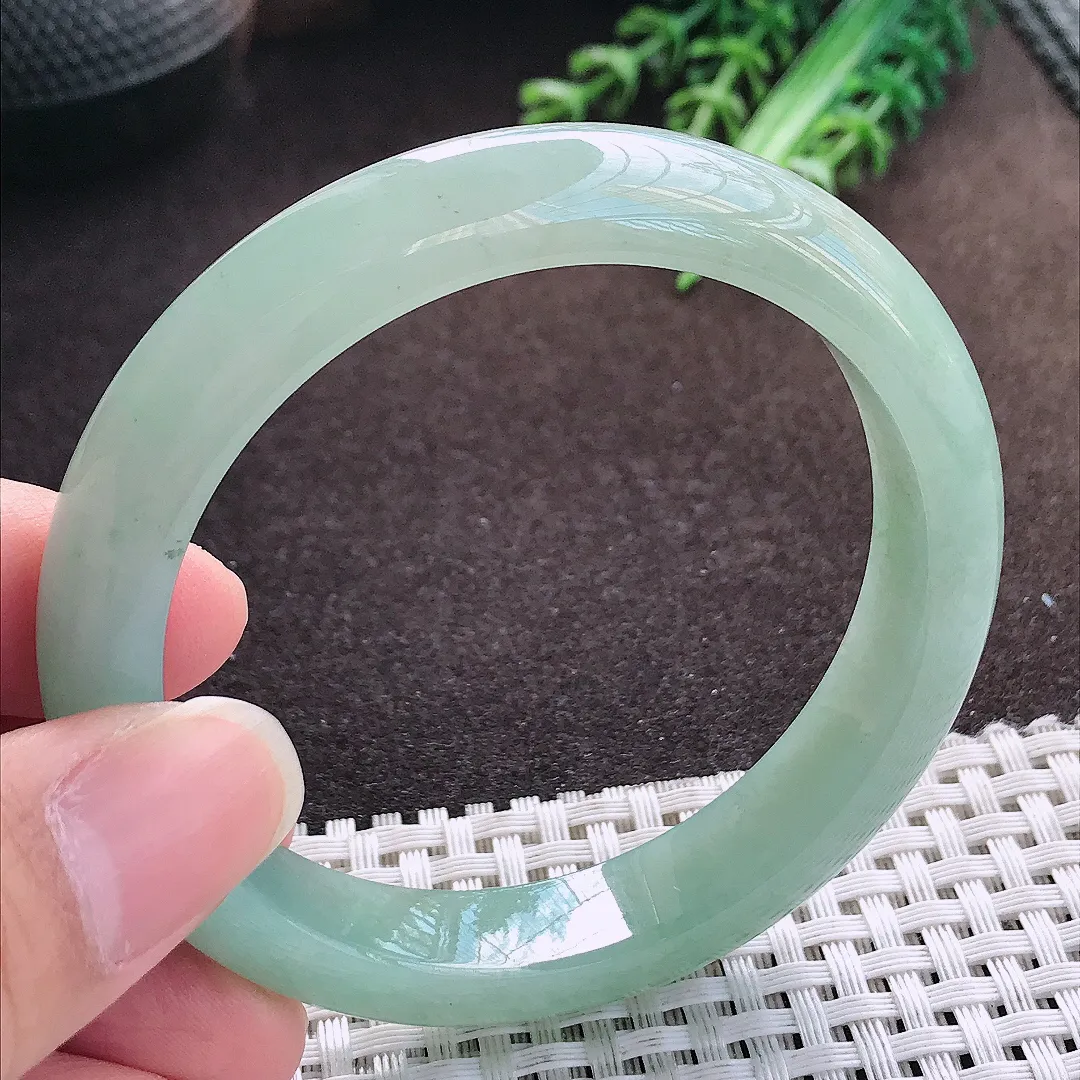 天然a货翡翠56/11.3/8老坑冰胶水灵满绿手镯宽边玉手镯